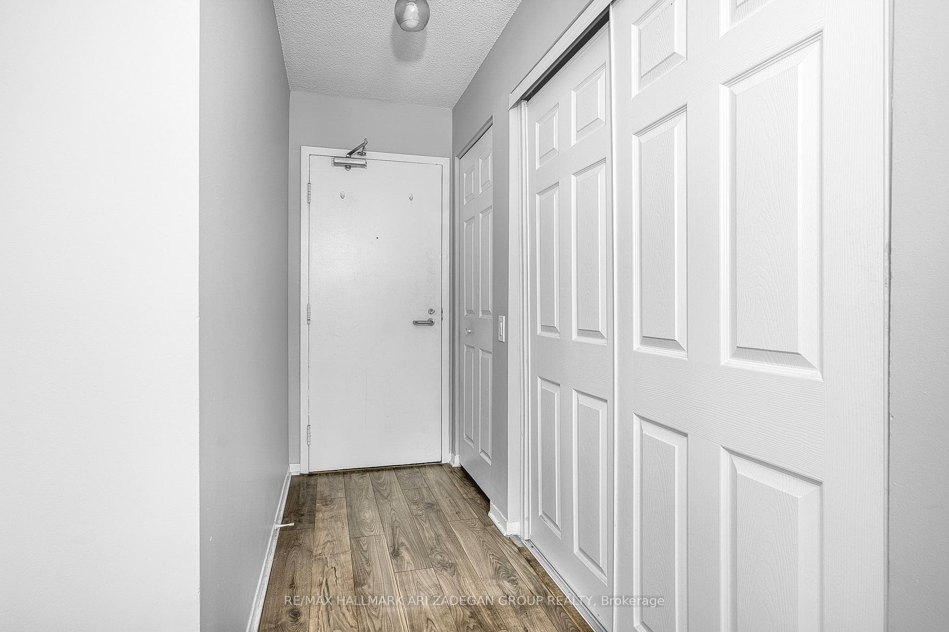 21 Overlea Boulevard Unit 1310 photo 4