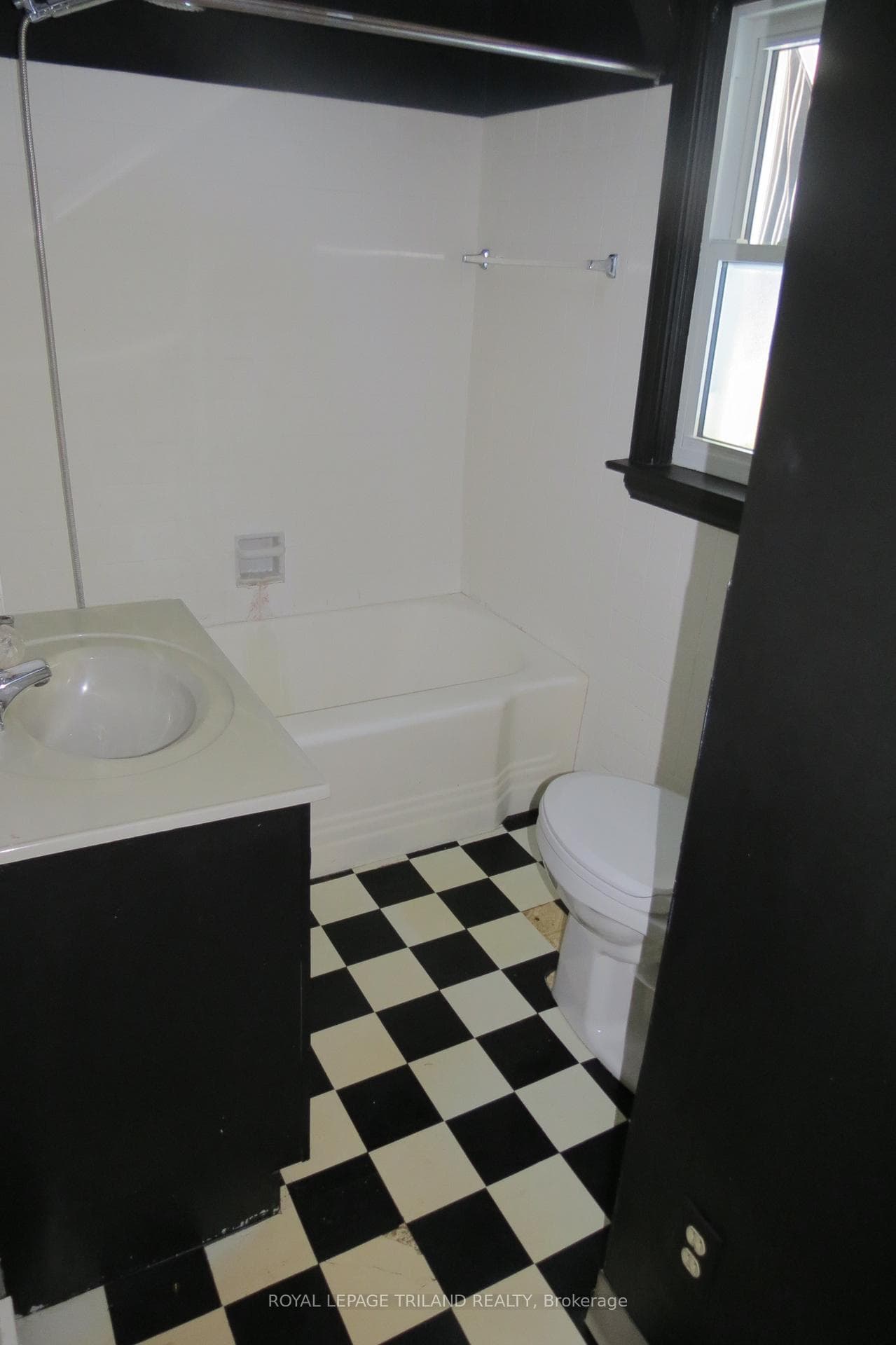 4493 Wonderland Road photo 33