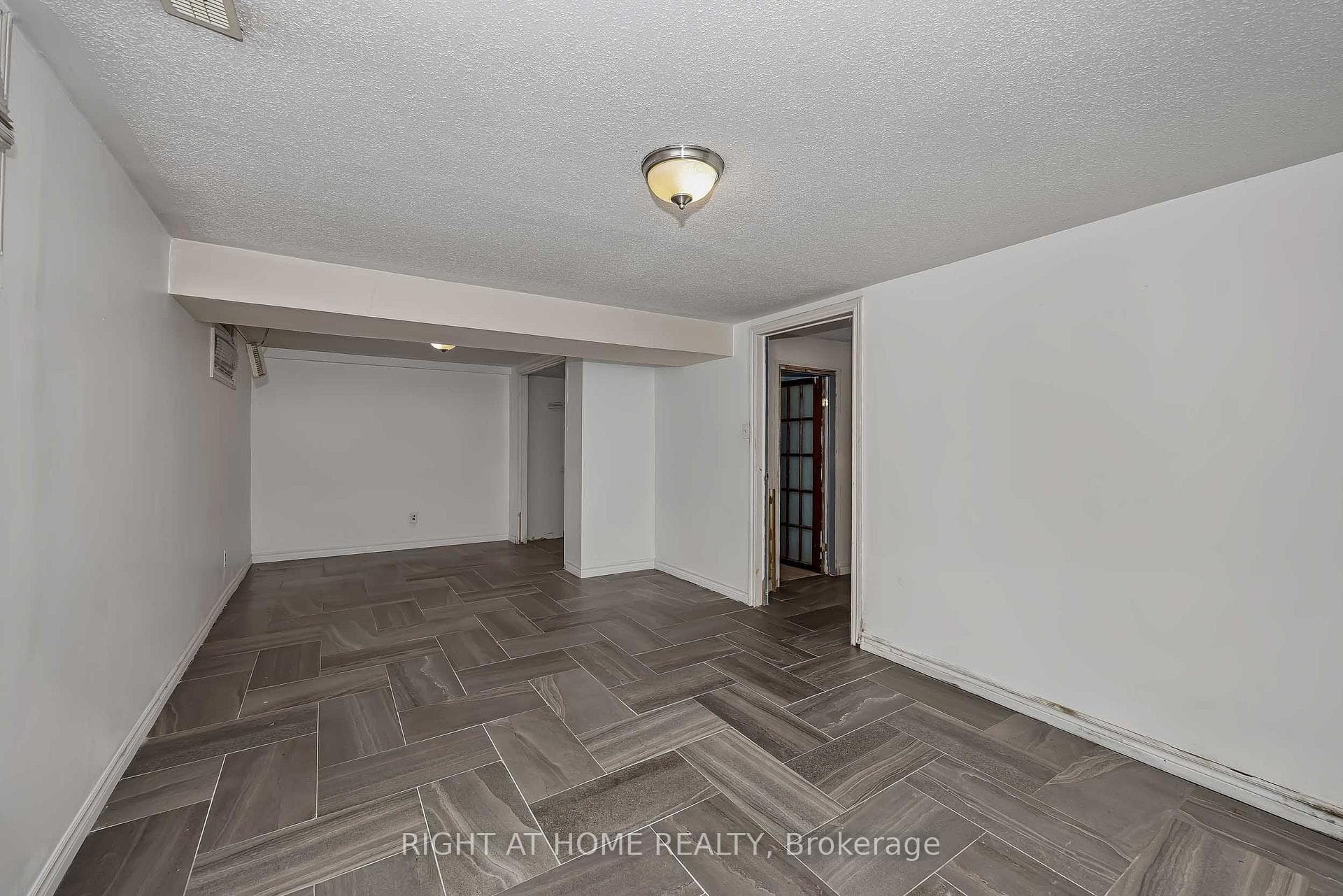 24 Largo Crescent photo 34