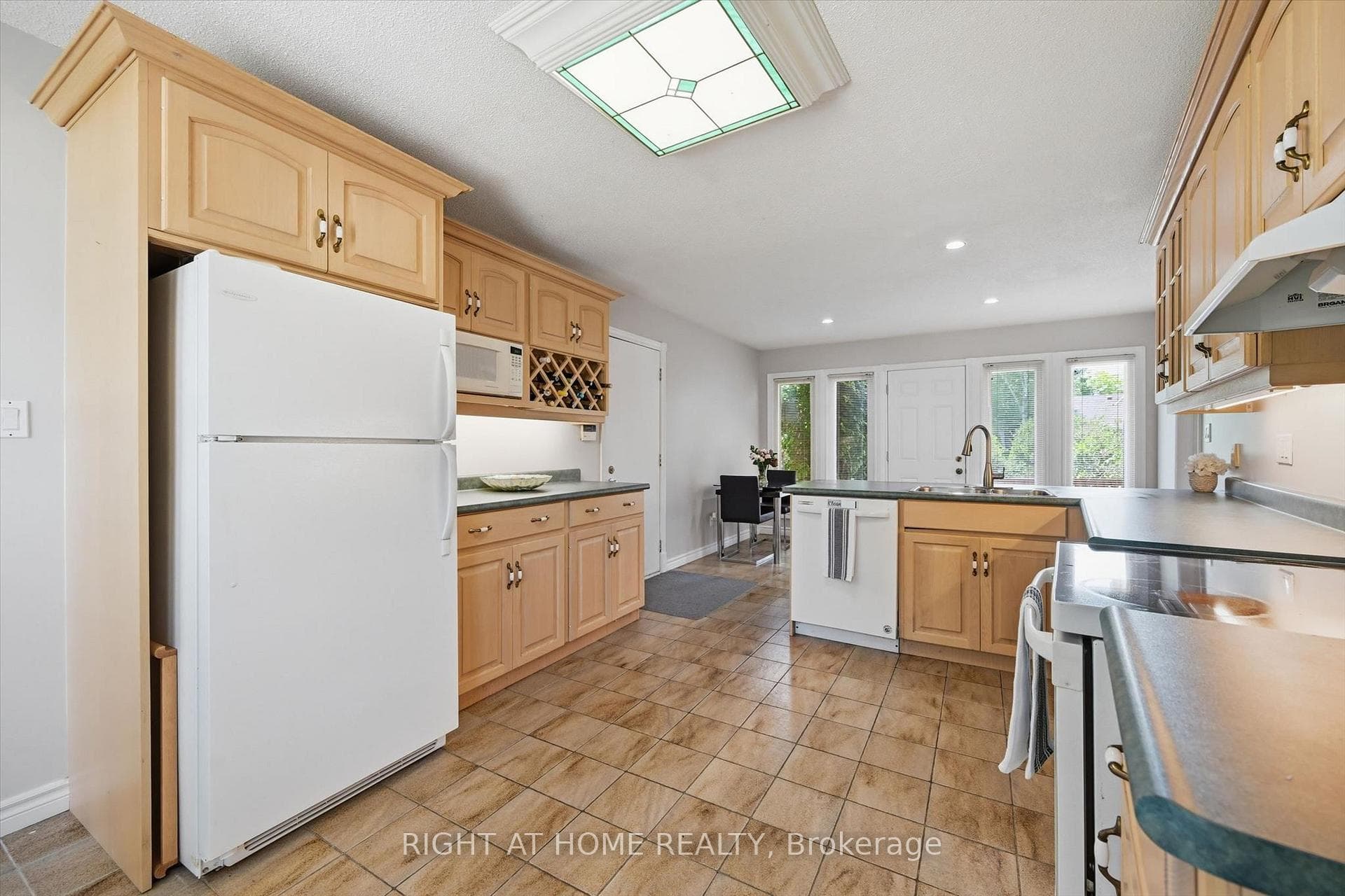 Secondary Kitchen - Eat-in, Separate Entrance