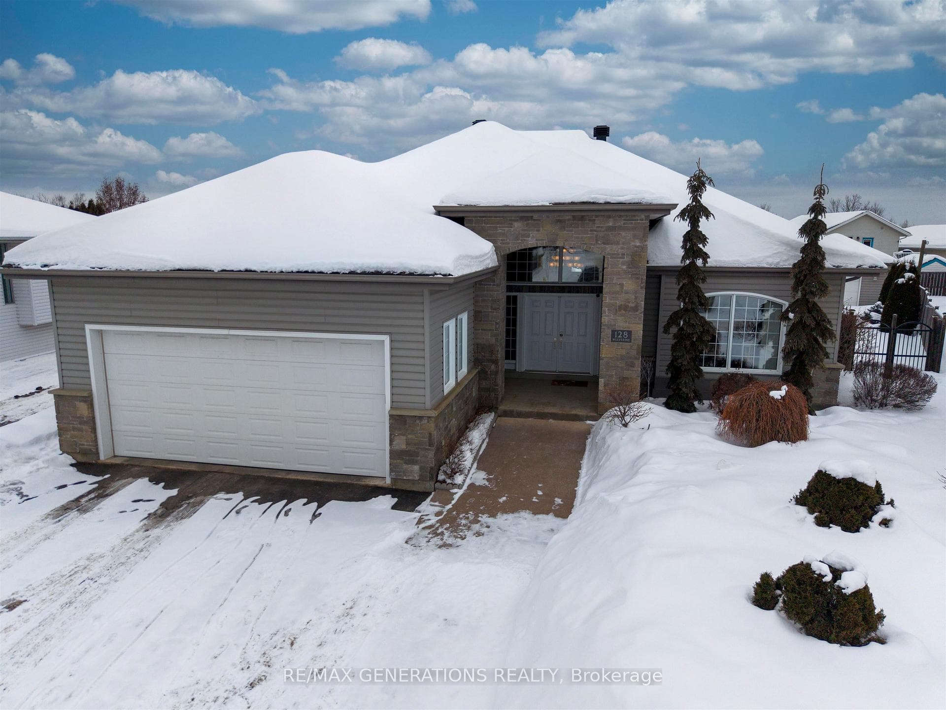128 Wolverine Crescent photo 1