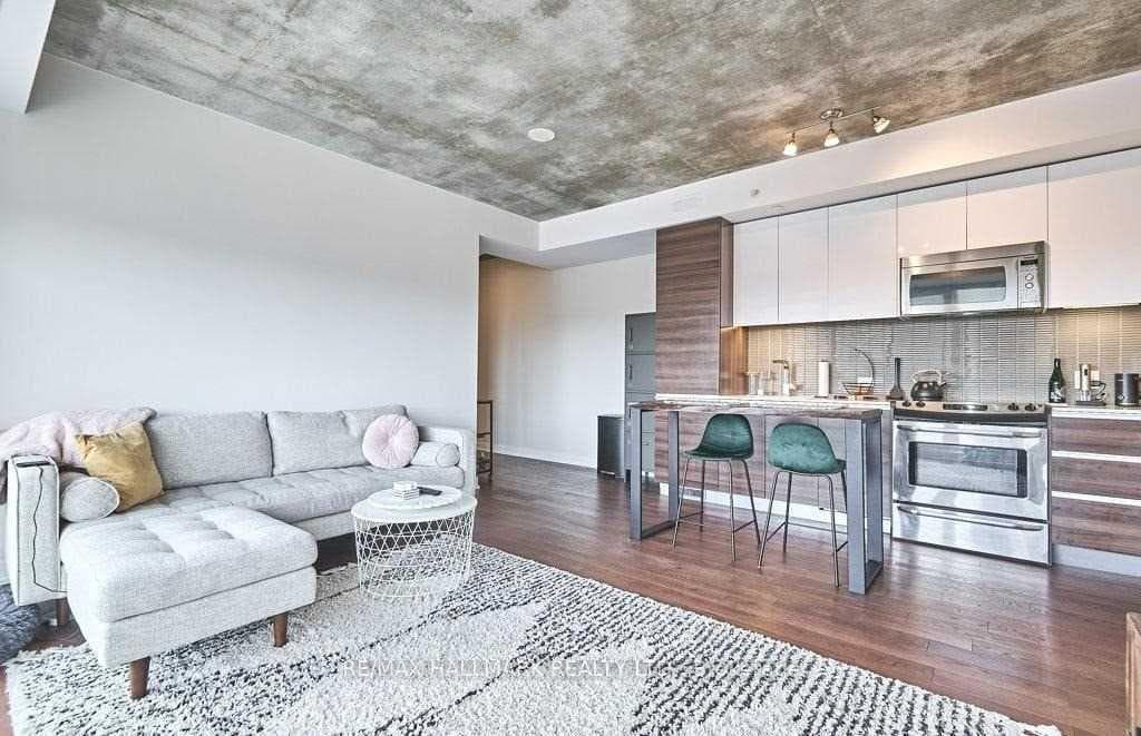 1238 Dundas Street Unit 602 photo 3