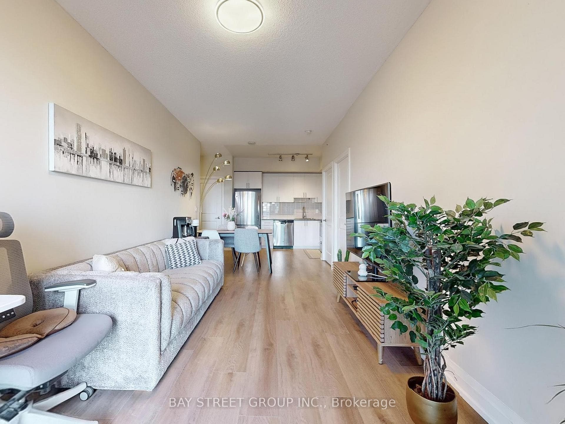 7171 Yonge Street Unit 1415 photo 4