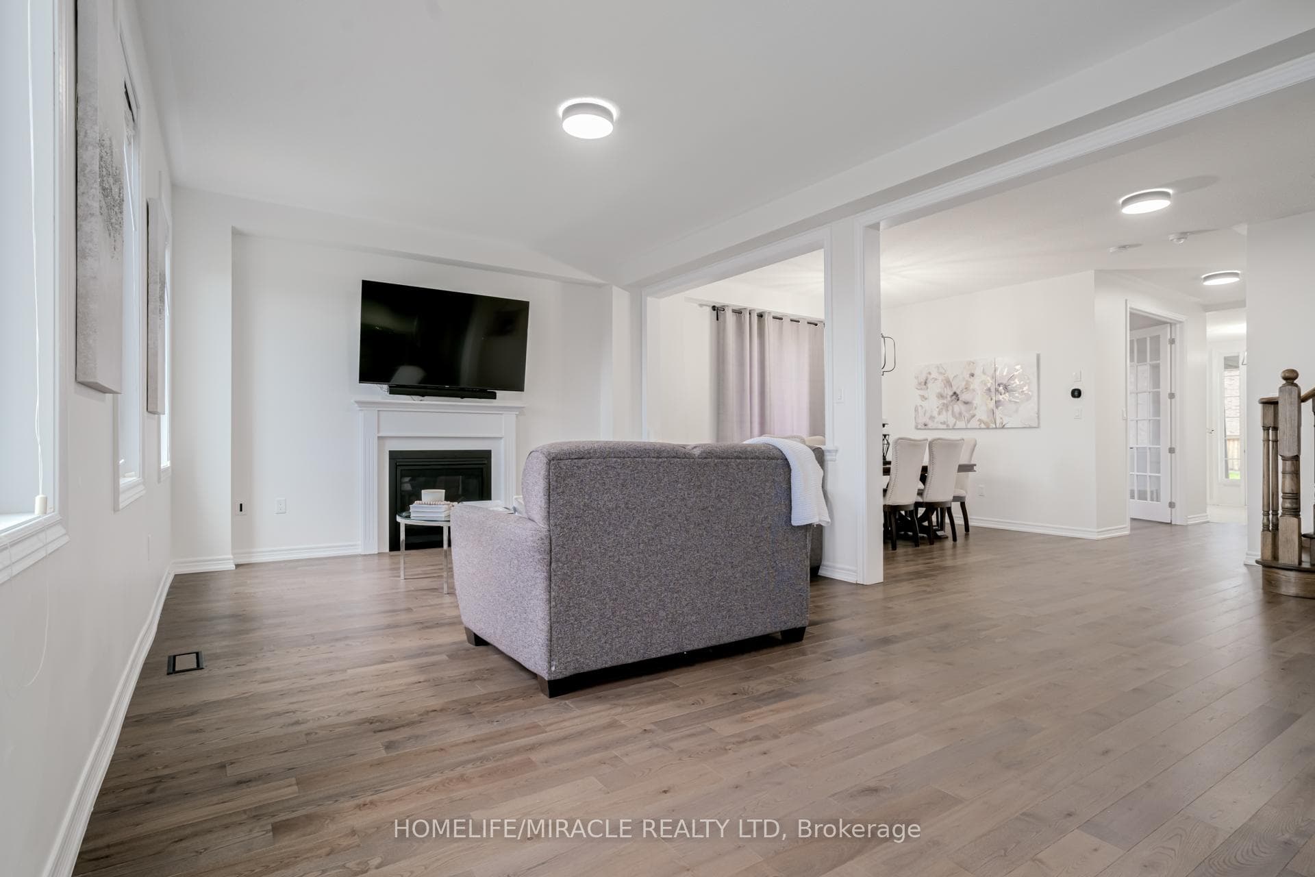 30 Atkinson Crescent photo 9