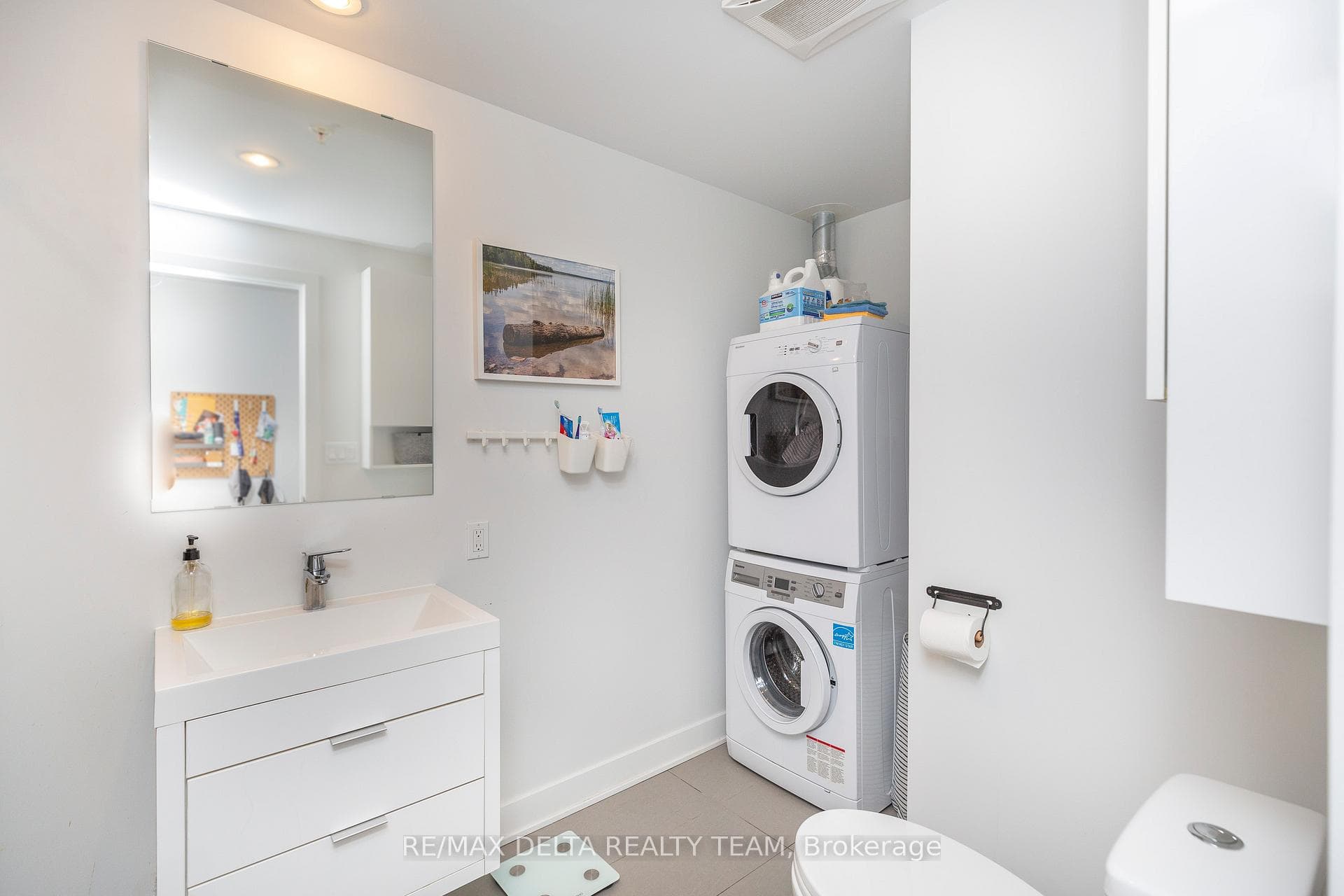 20 Daly Avenue Unit 2004 photo 9