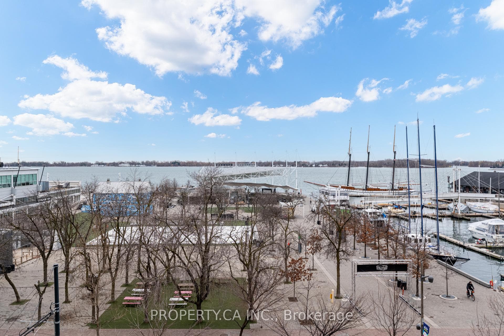 230 Queens Quay Unit 625 photo 2