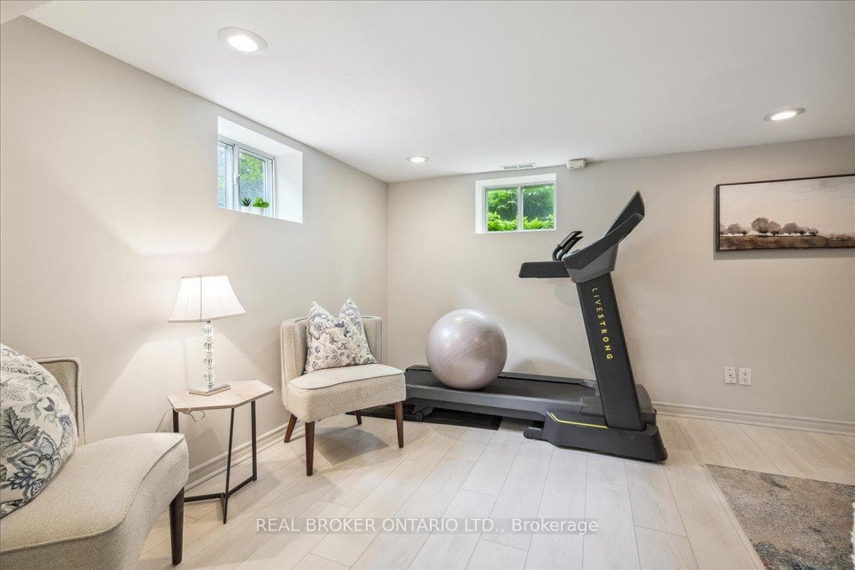 12 Parkview Heights photo 23