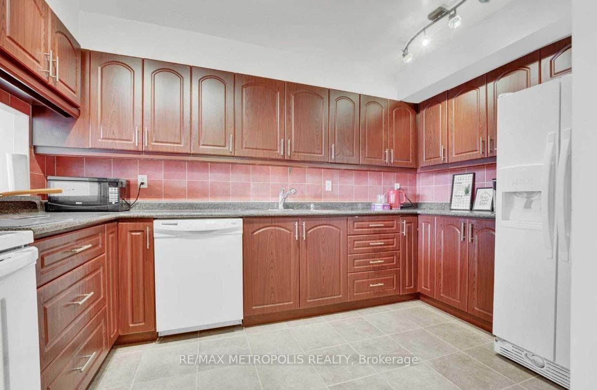 2365 Kennedy Road Unit 1106 photo 18