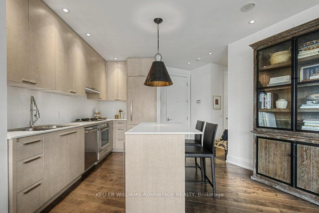 88 Davenport Road Unit 306 photo 6