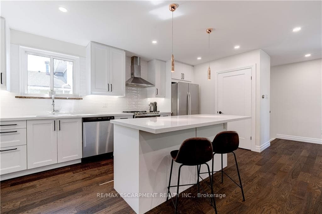 1311 Consort Crescent photo 17