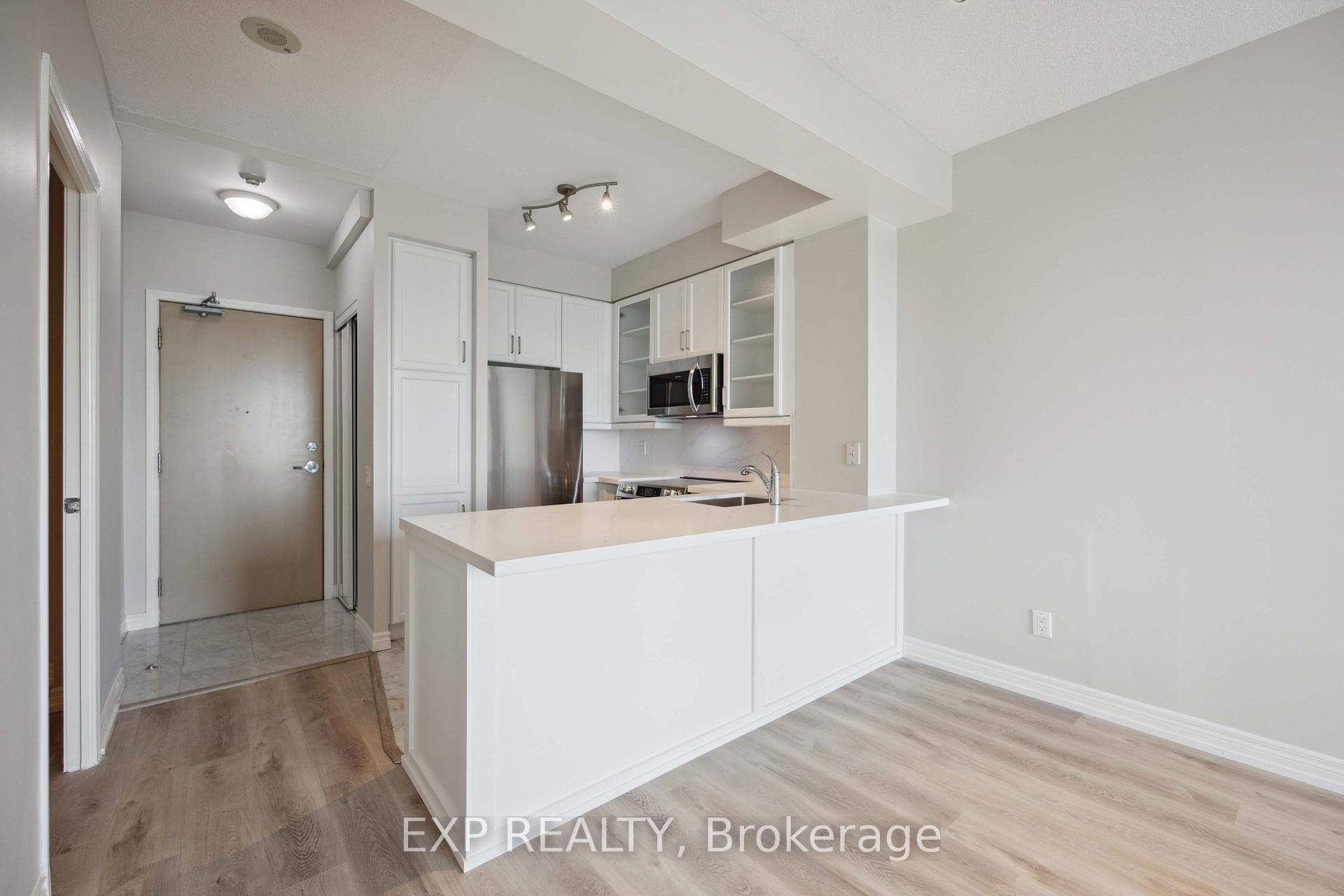 60 Byng Avenue Unit 607 photo 6