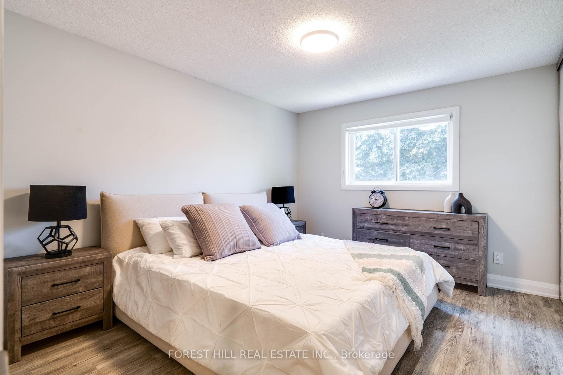 181 Lisa Crescent photo 20