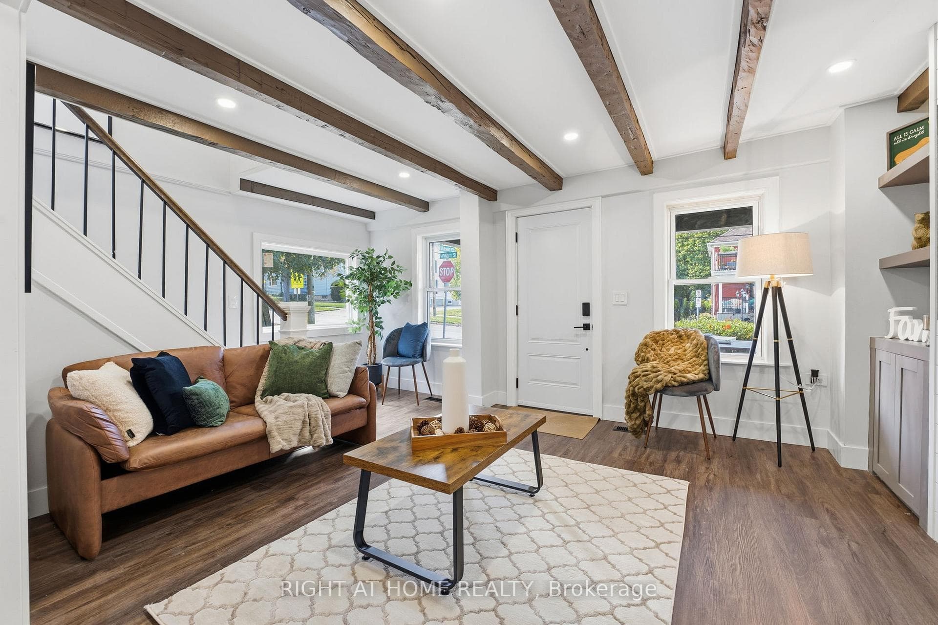 4255 William Street photo 5