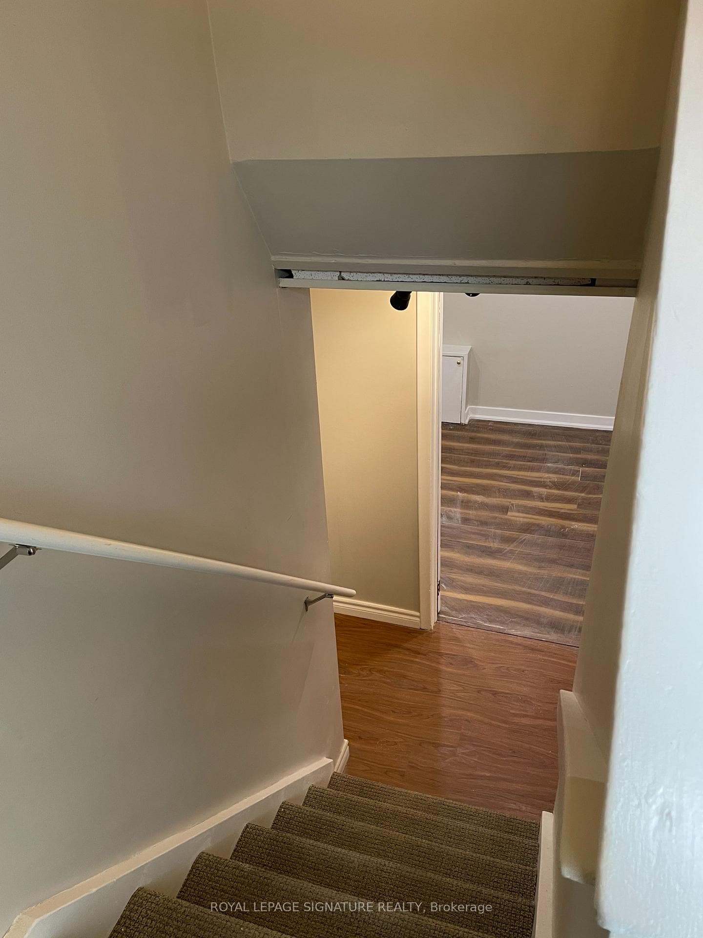 1566 Northmount Avenue Unit Lower photo 2