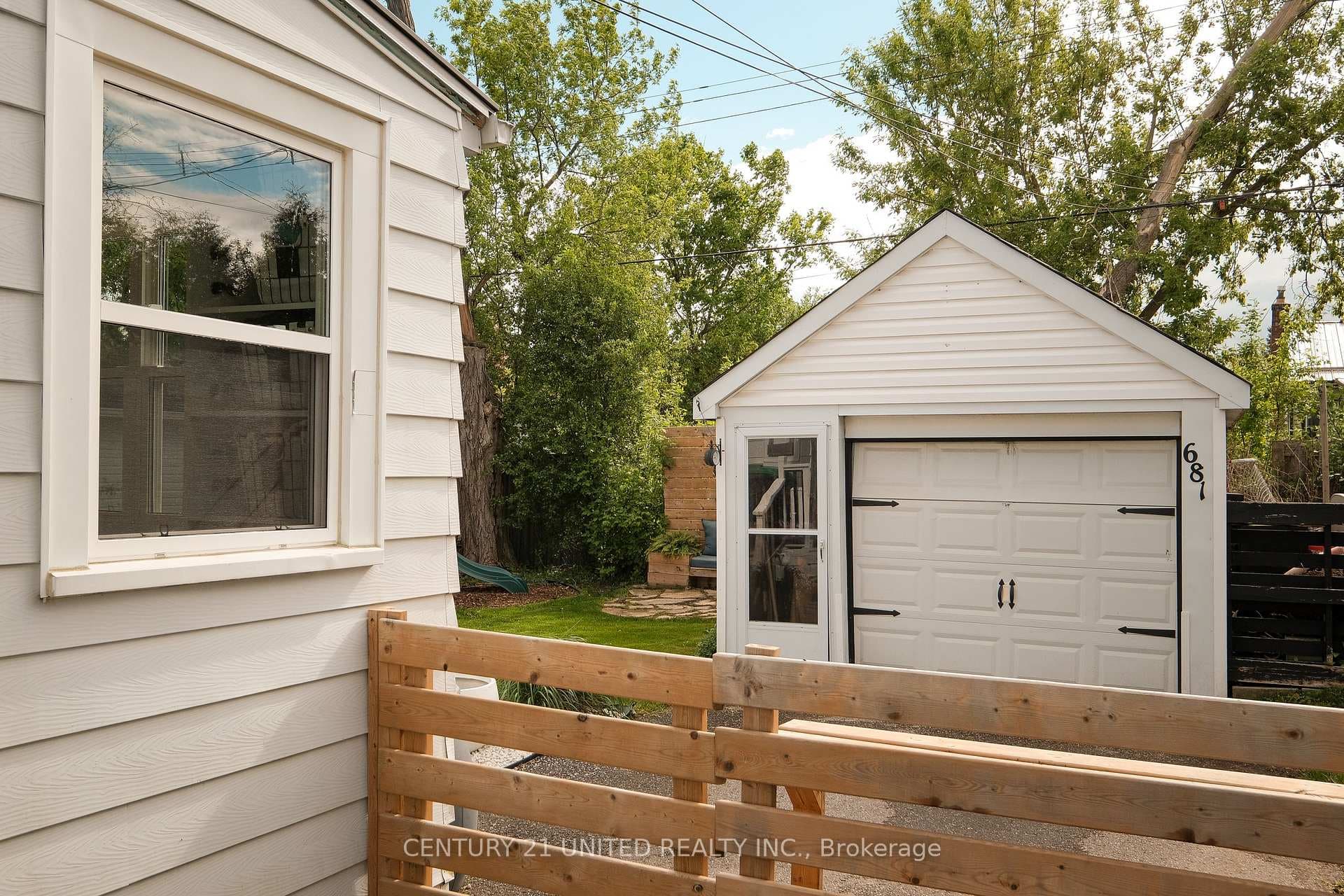 681 Park Street photo 43