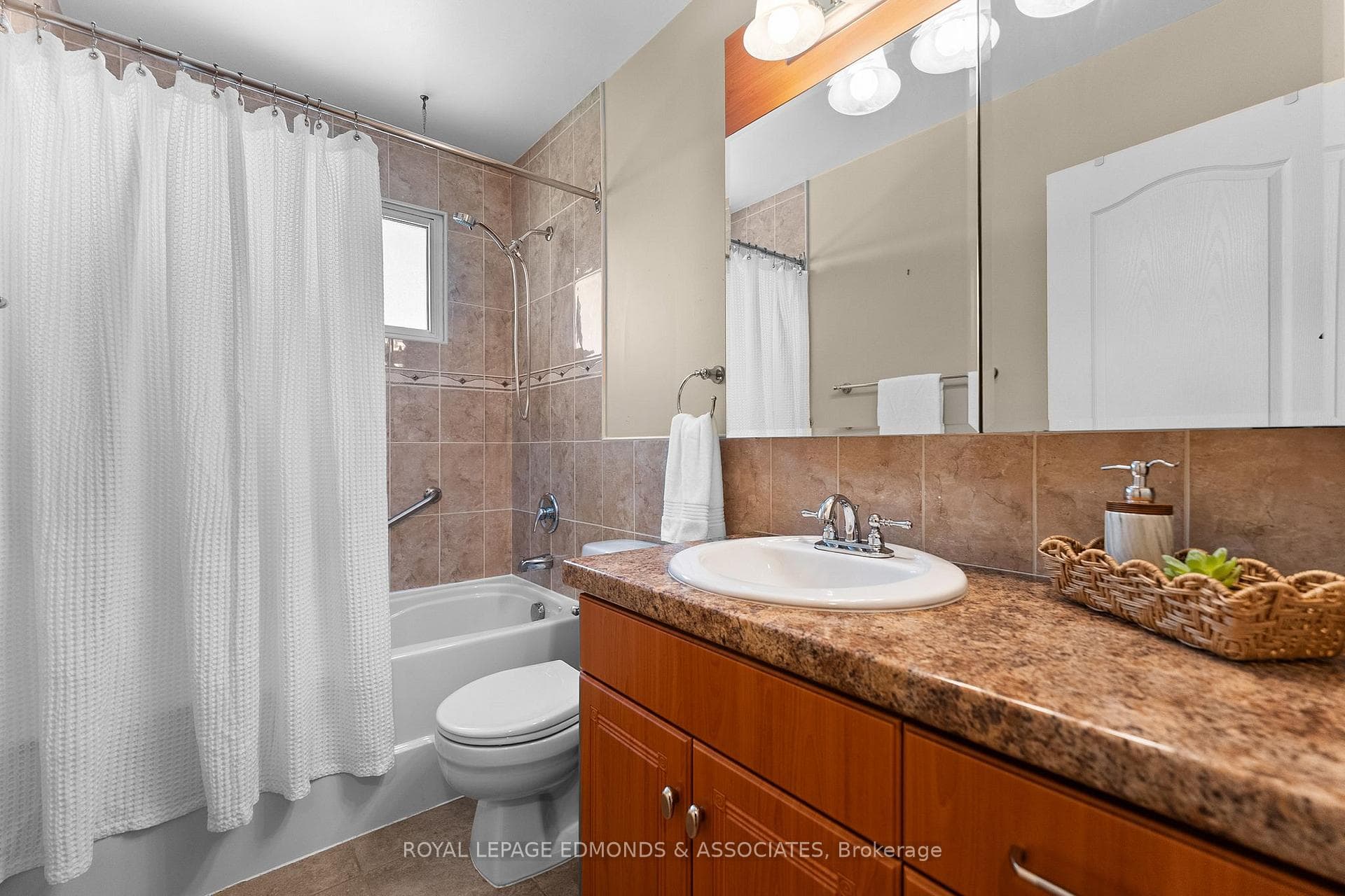 397 Chamberlain Street photo 25