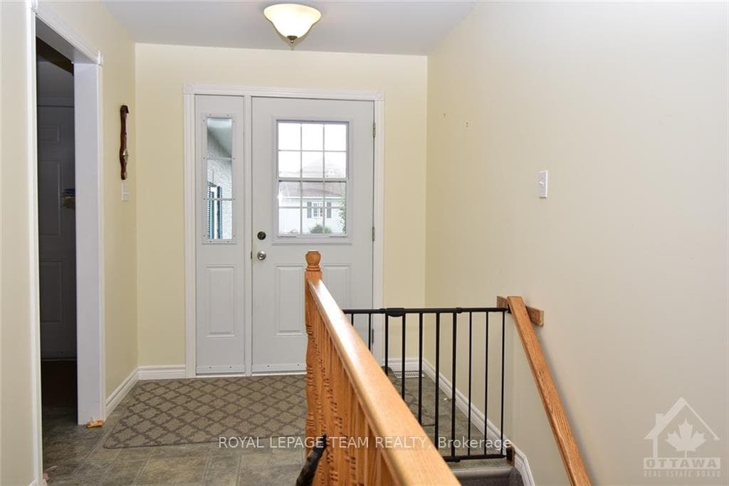 5528 MEADOWBROOK Drive photo 4
