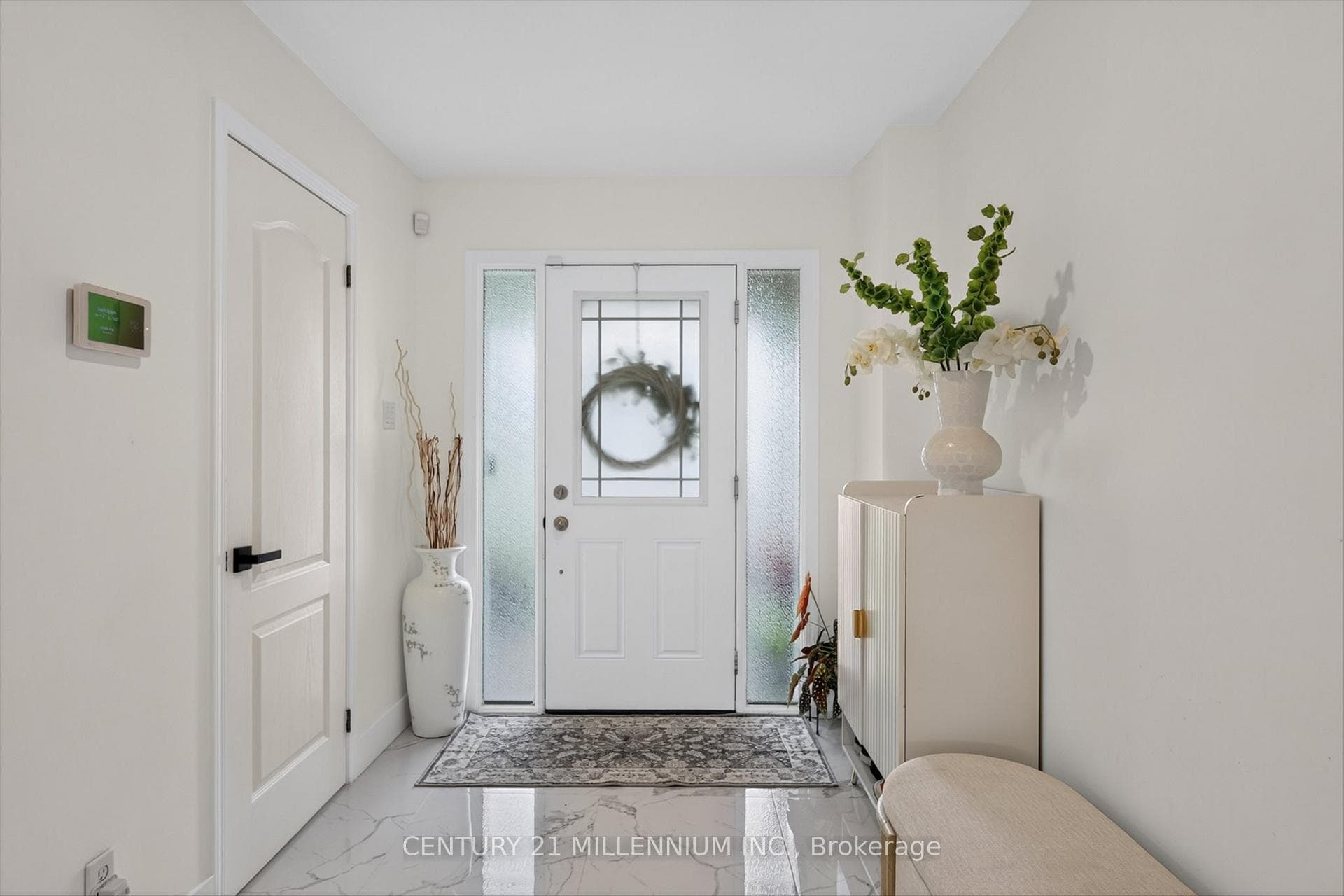 225 Lorne Court photo 3