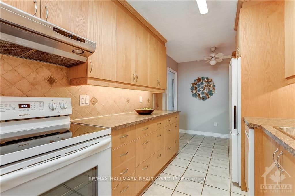 515 ST LAURENT Boulevard Unit 2211 photo 10