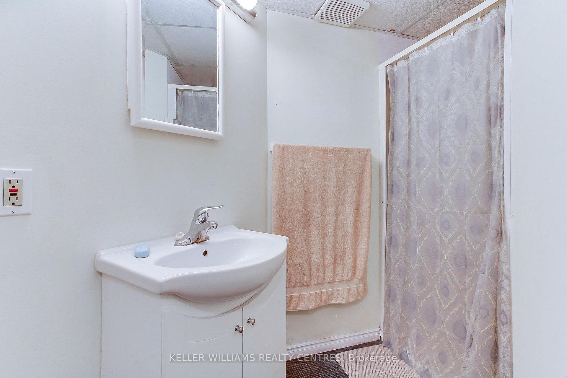 Rec Room 3 Pc W/Shower