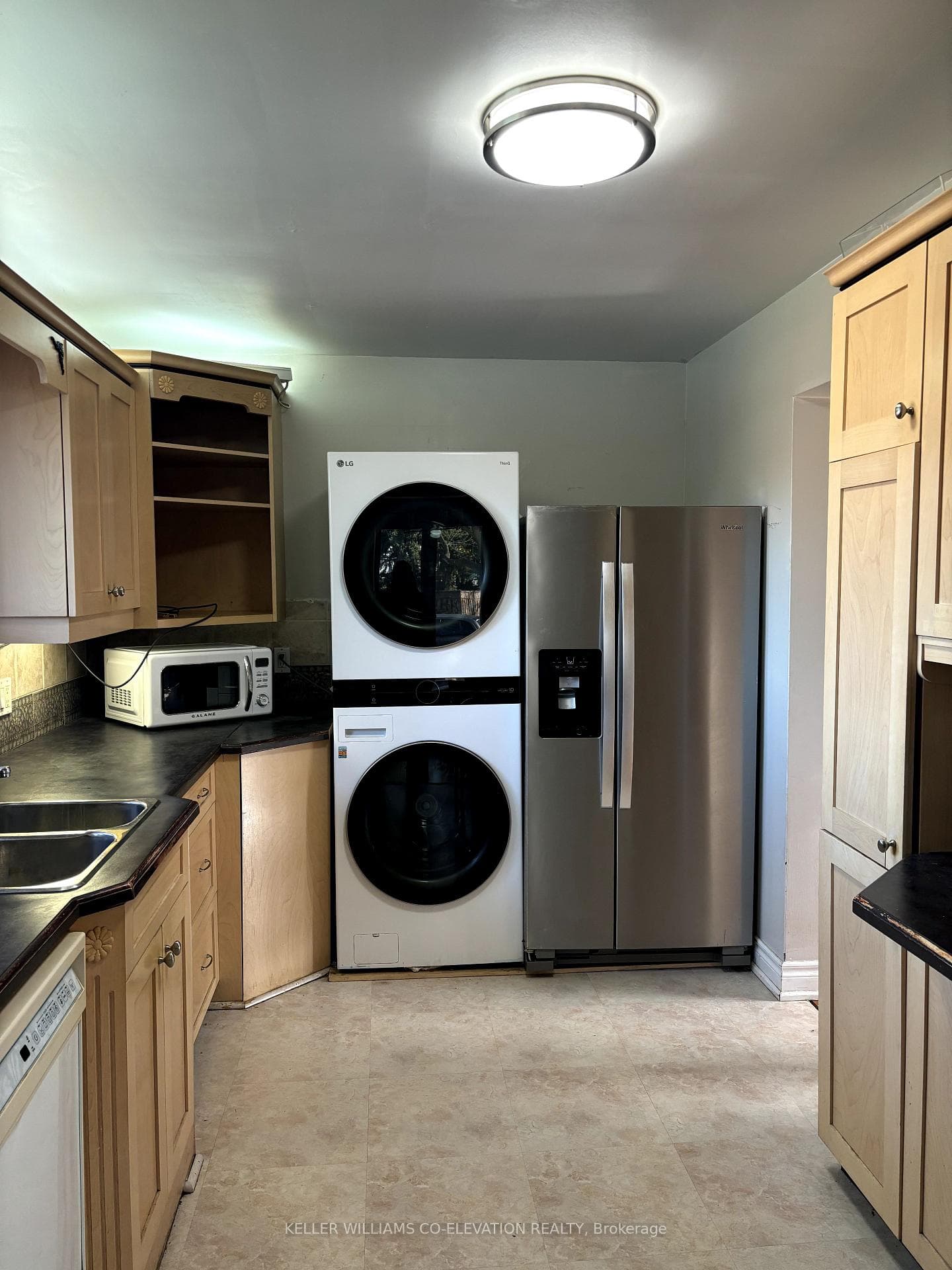 New fridge, and washer & dryer in-suite