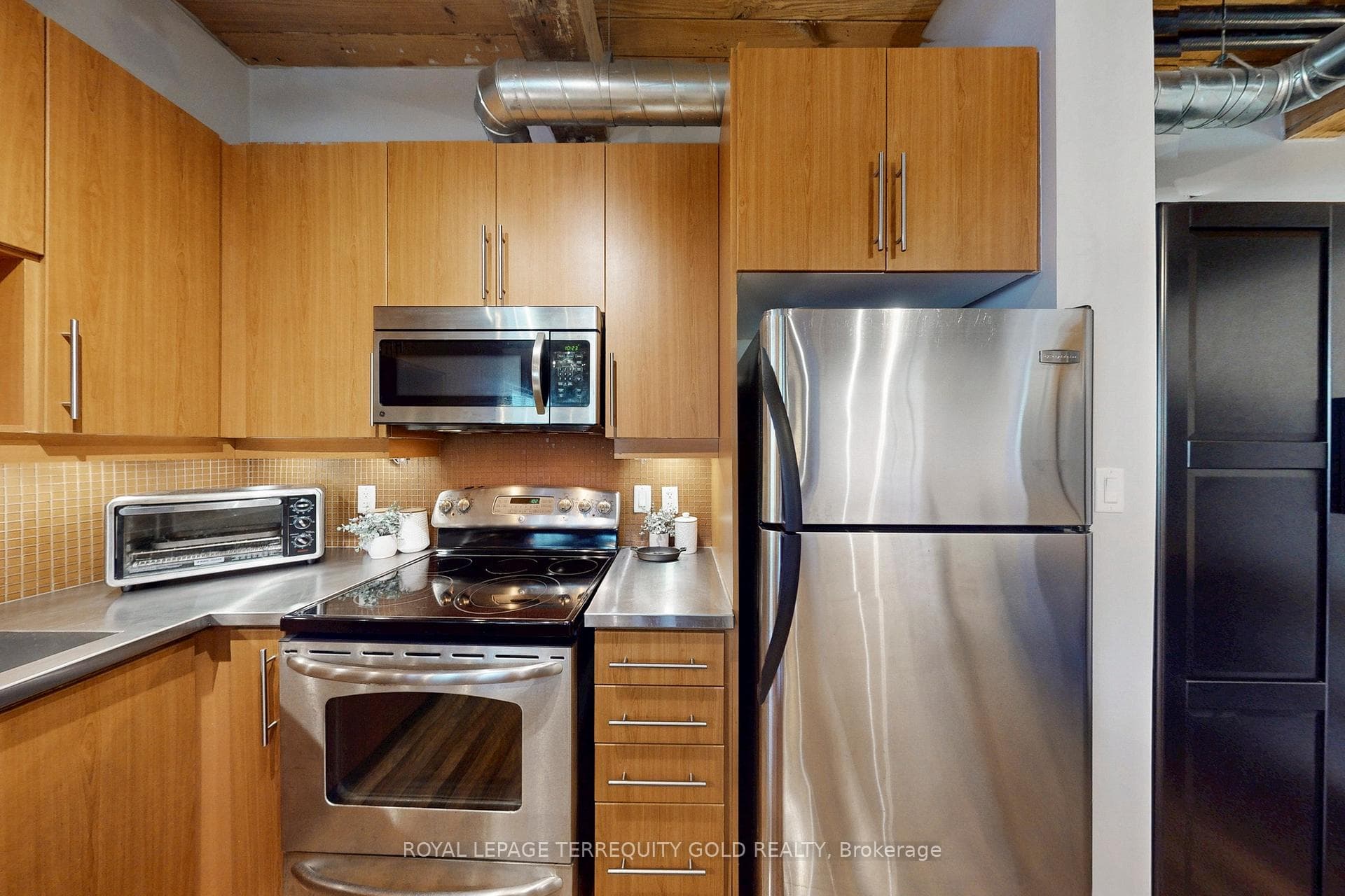 2154 Dundas Street Unit 107 photo 22