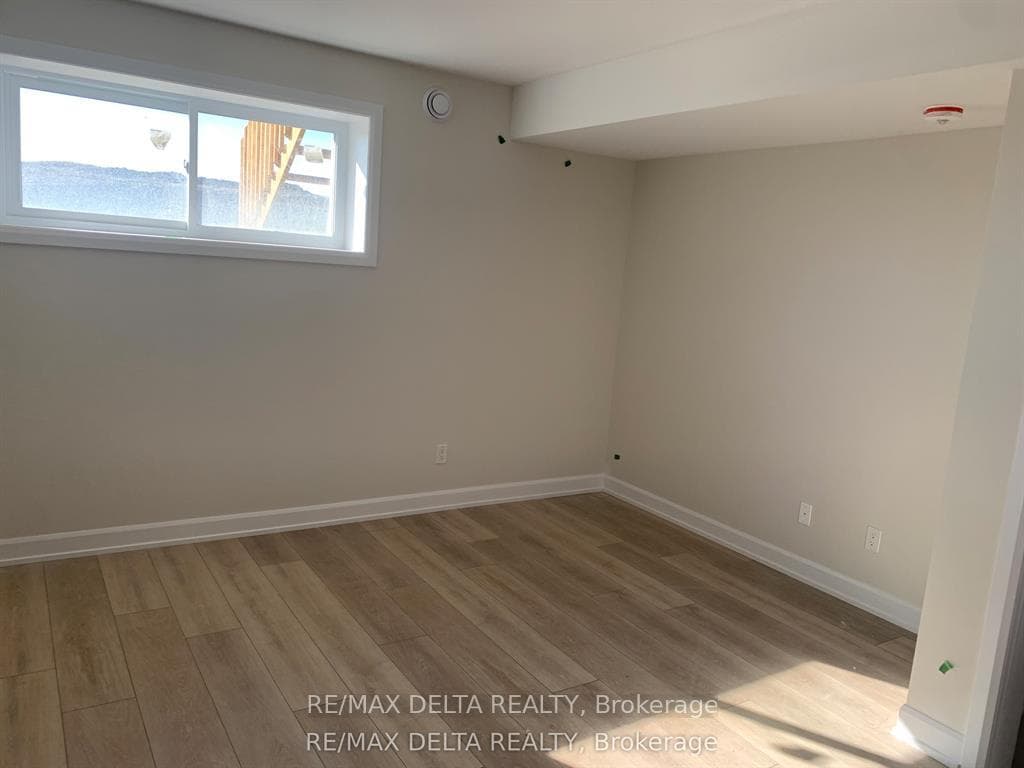 928 Chablis Crescent Unit A photo 7