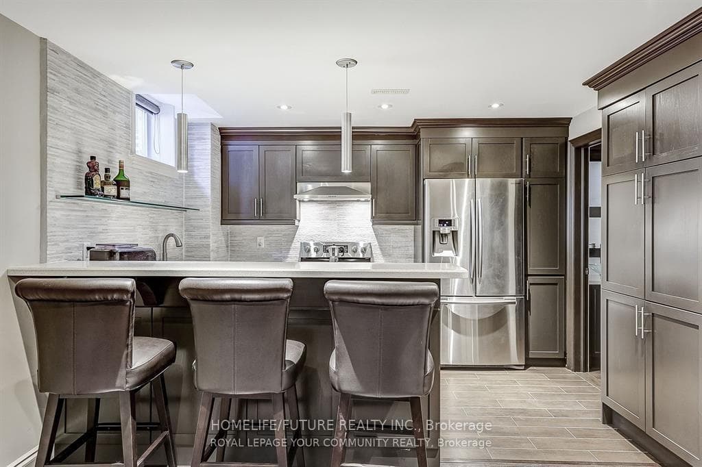 253 Harold Avenue photo 5