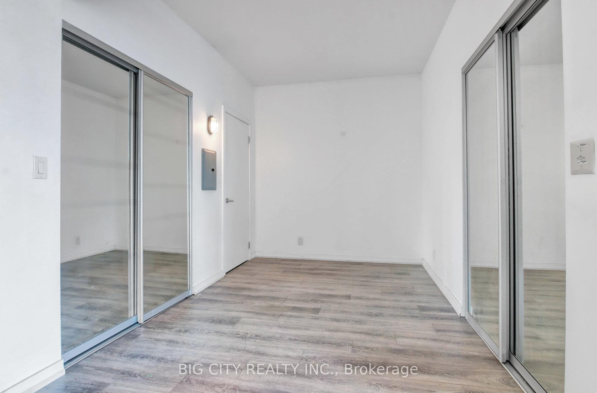 33 Lombard Street Unit 2001 photo 7