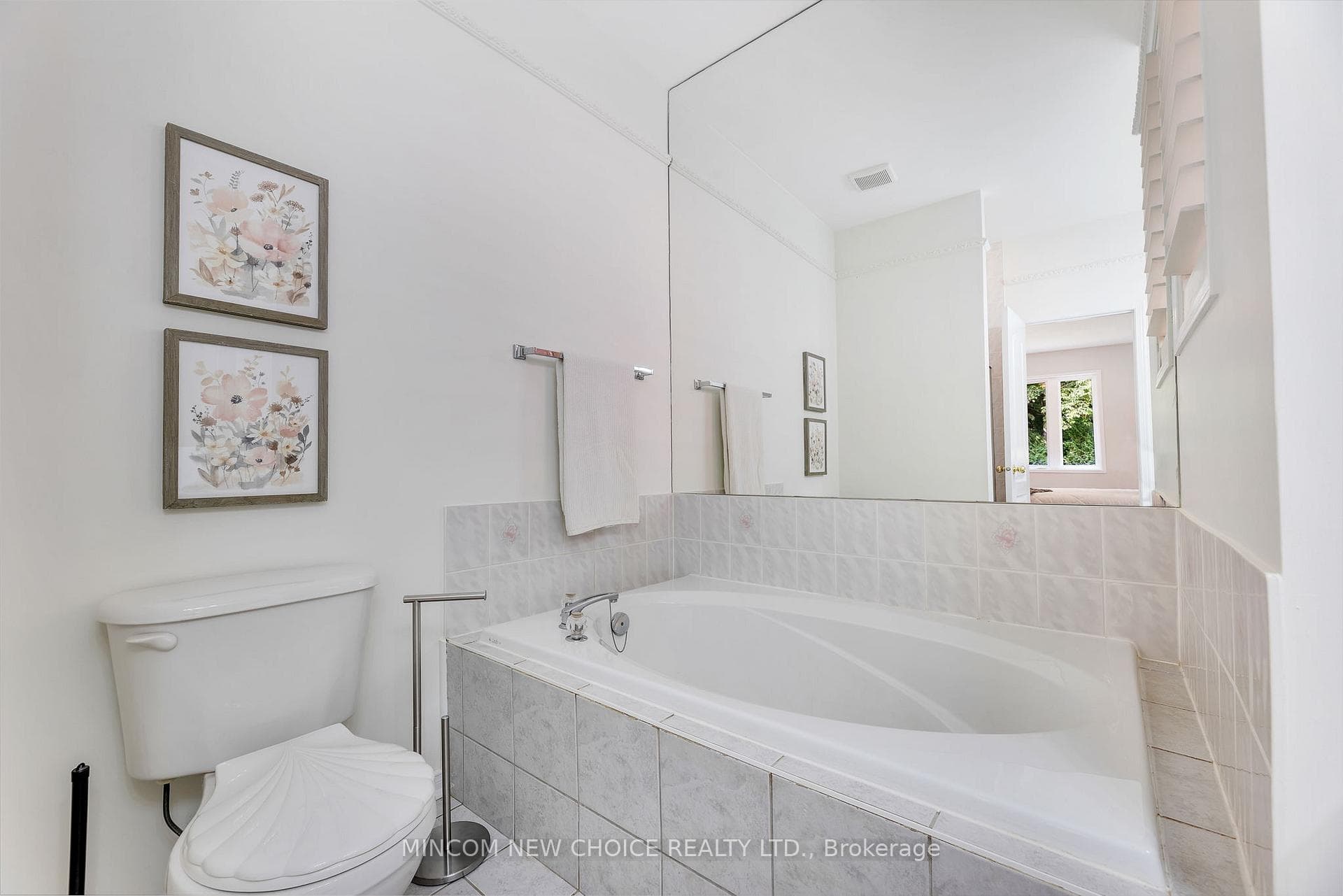 328 Mapleview Court photo 18