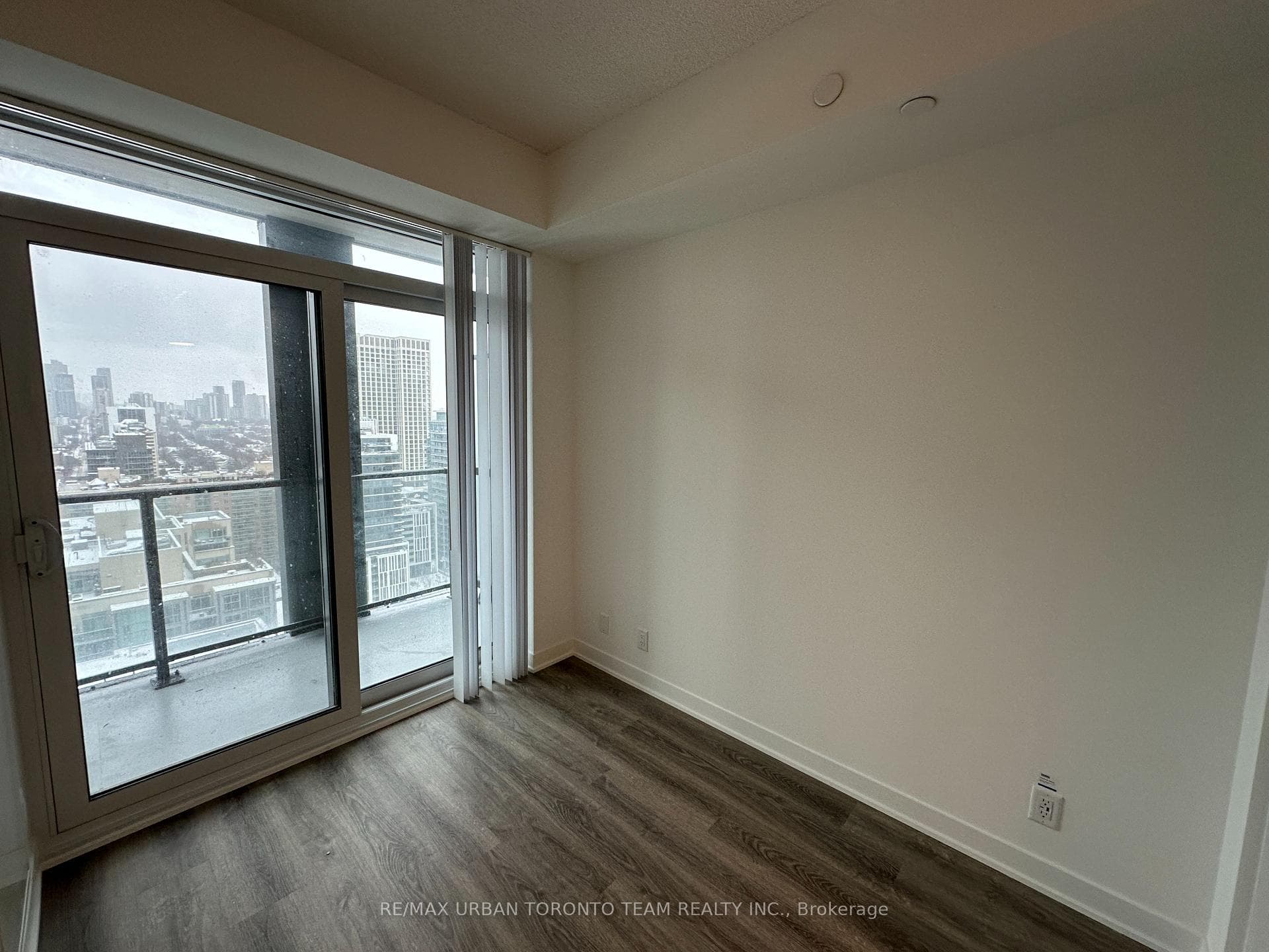 180 Front Street Unit 2715 photo 5