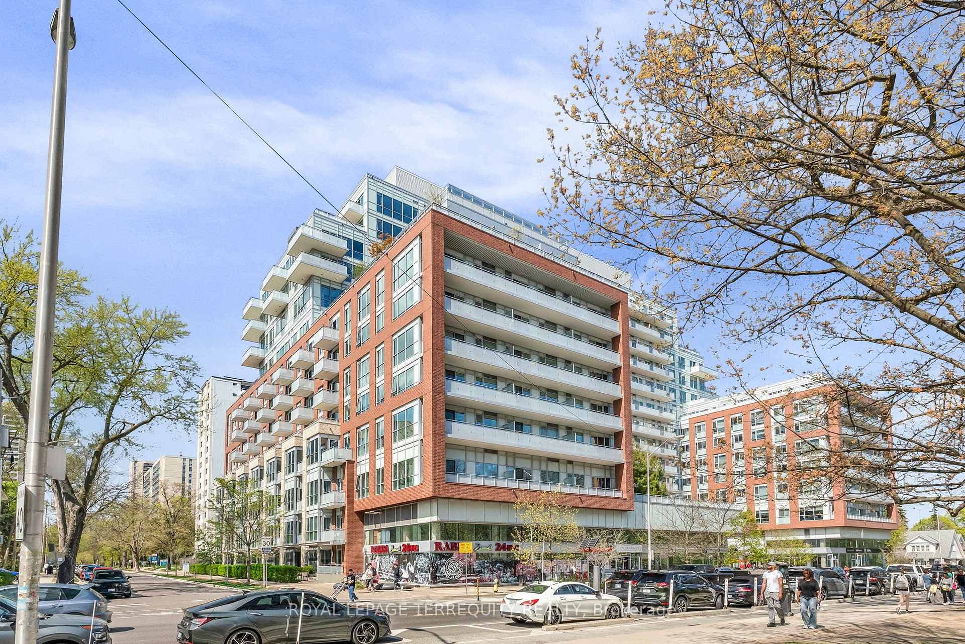 1830 Bloor Street Unit 701 photo 1