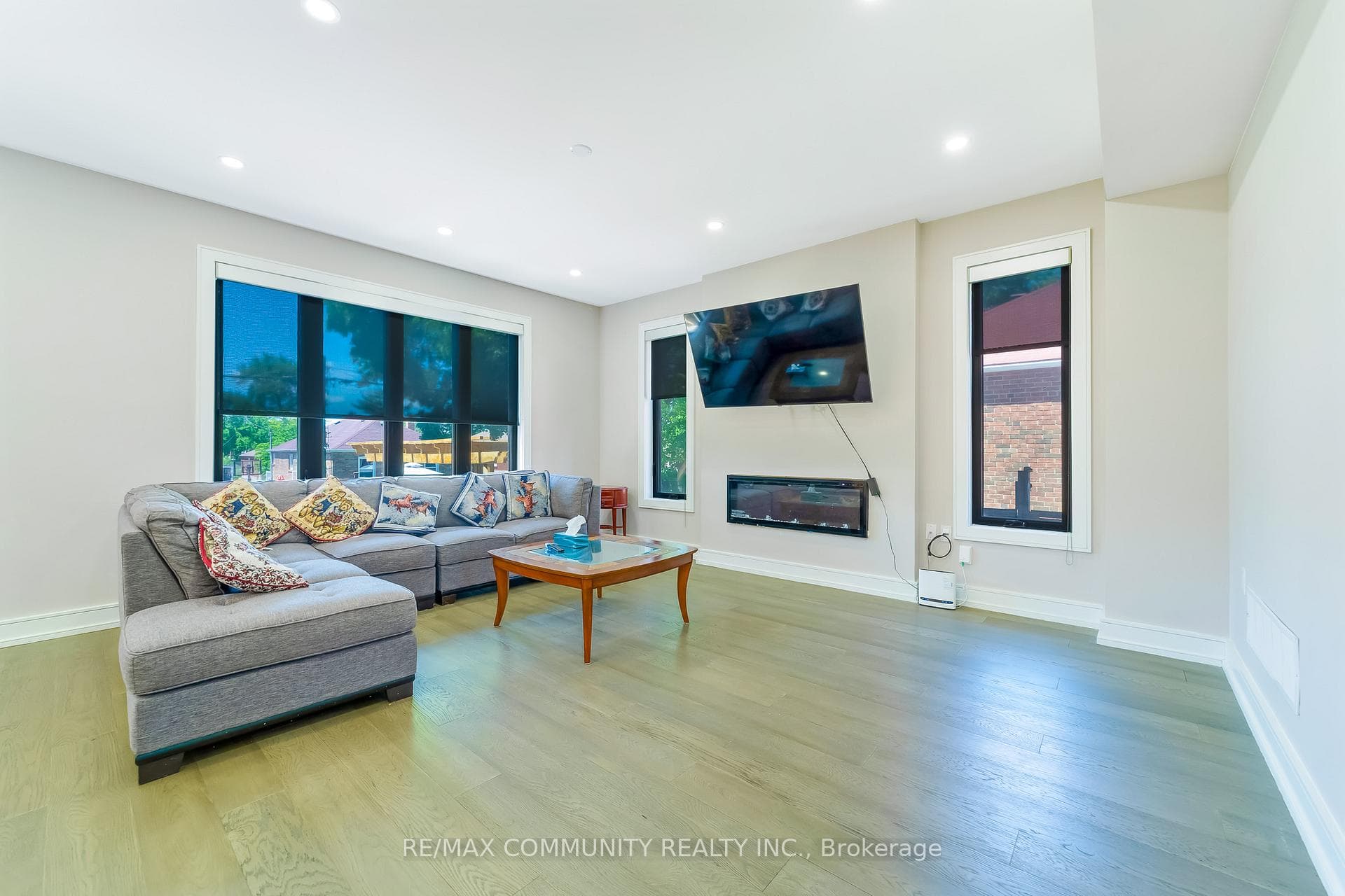 856 Kennedy Road photo 9