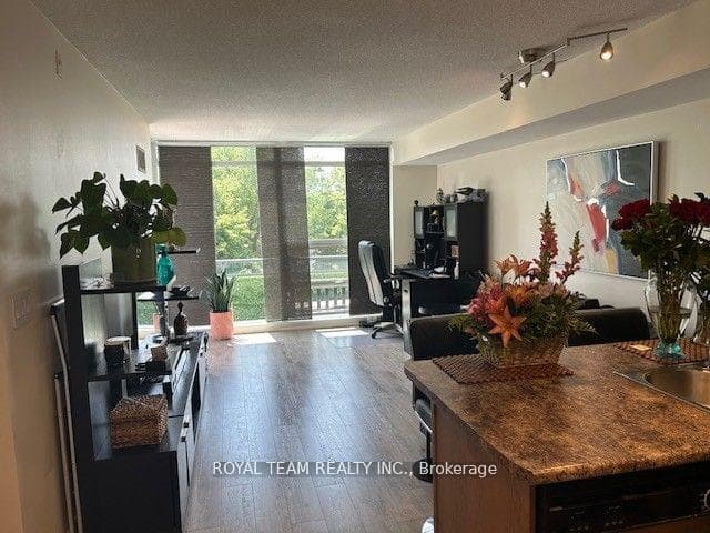 18 Valley Woods Road Unit 307 photo 3