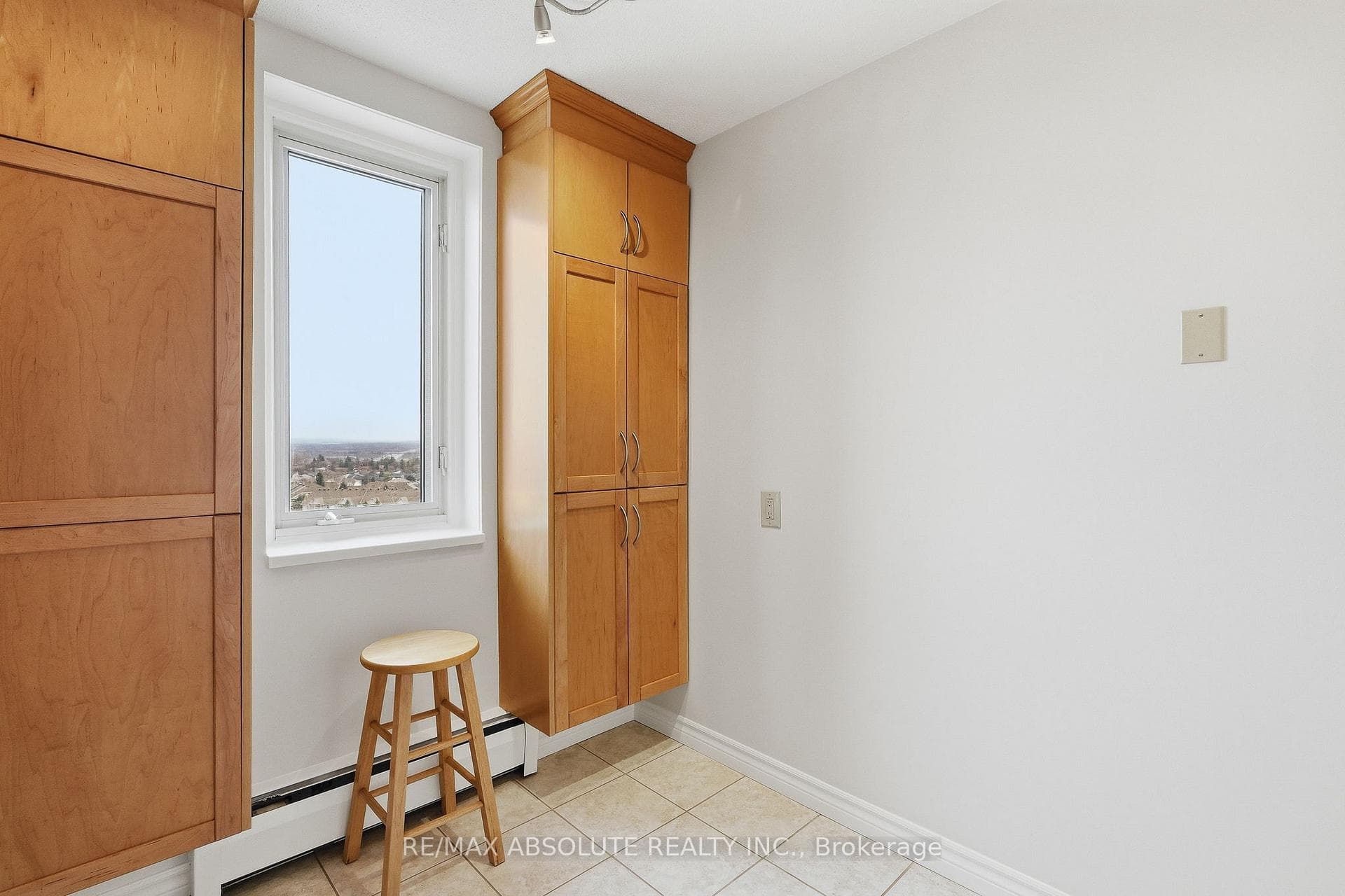 915 Elmsmere Road Unit 1010 photo 15