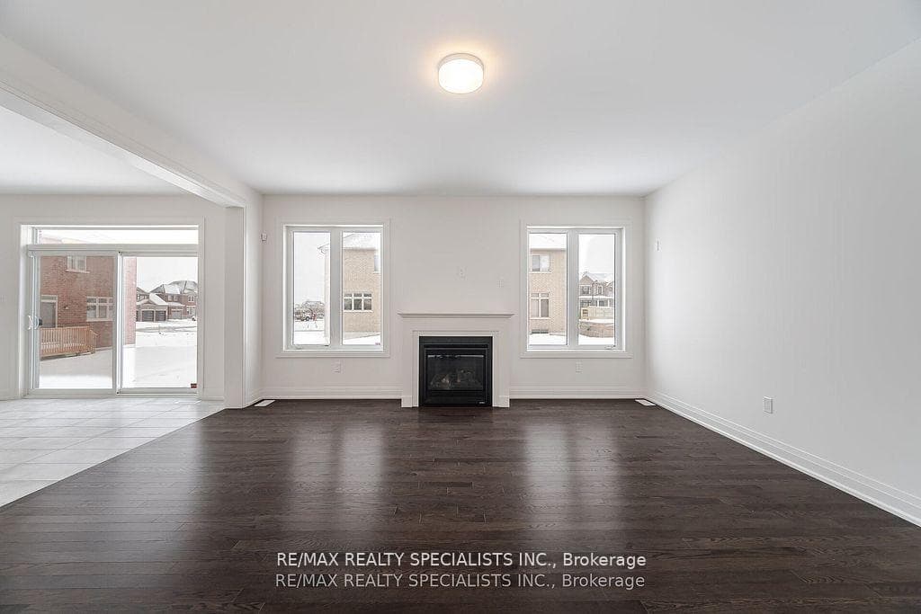 54 Marigold Boulevard photo 9
