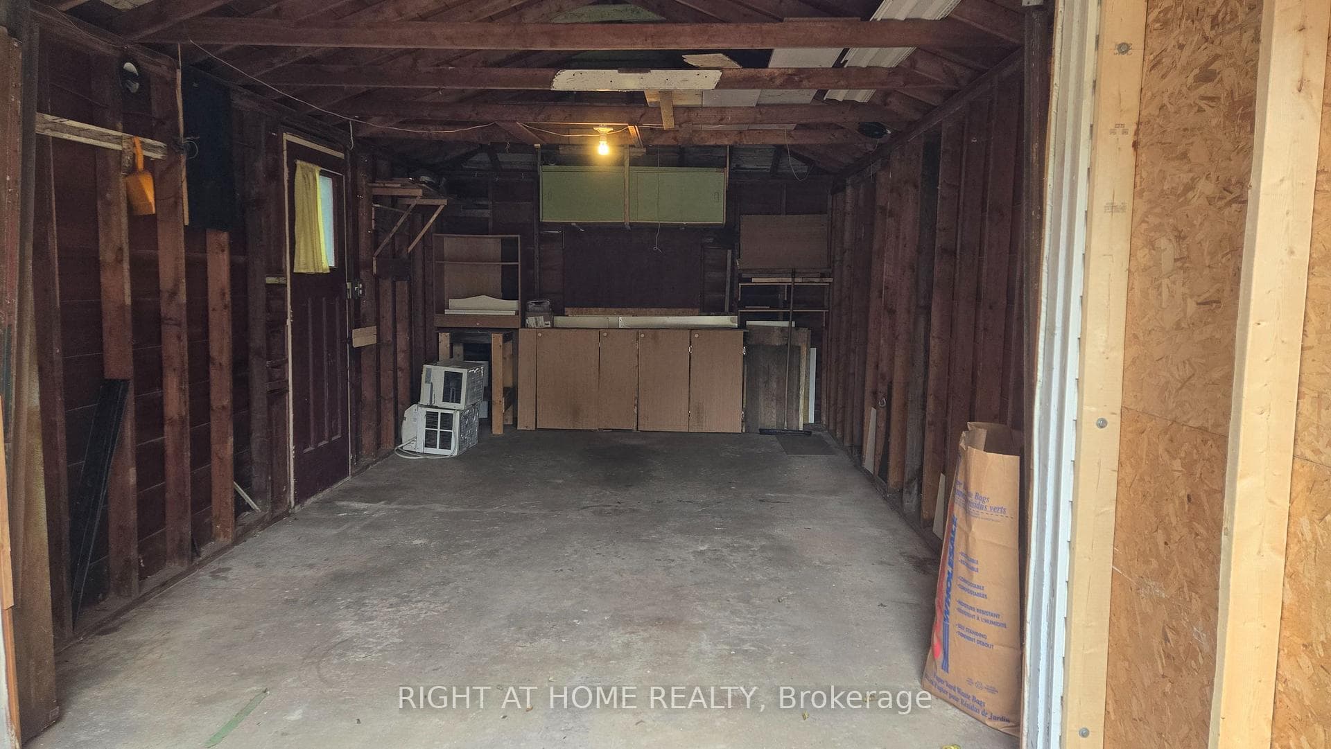 65 Ellis Crescent photo 29