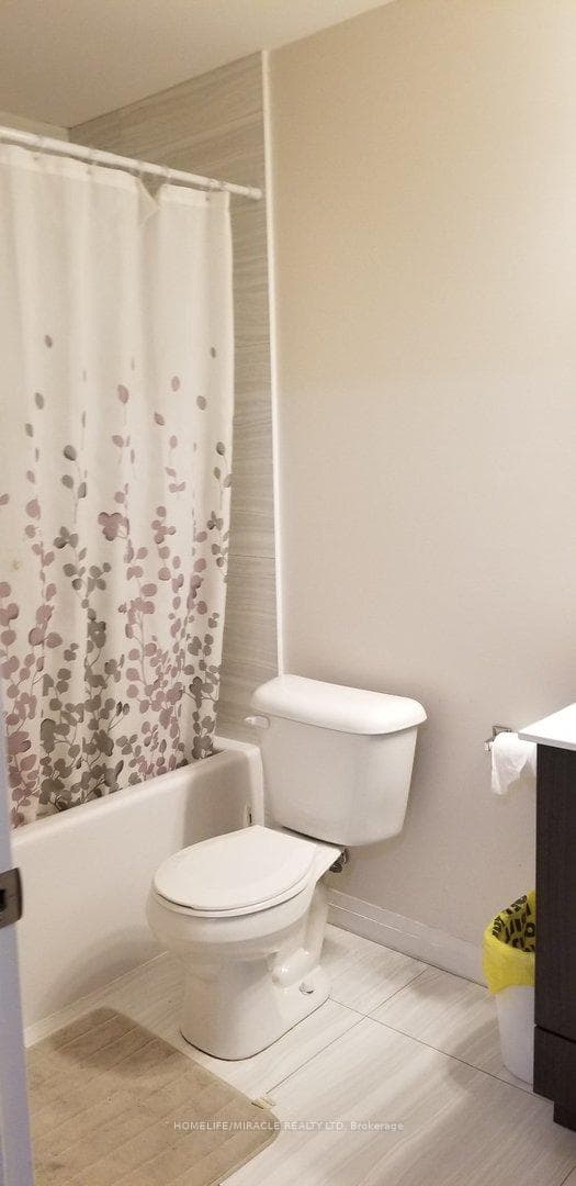 2152 Lawrence Avenue Unit 105 photo 31