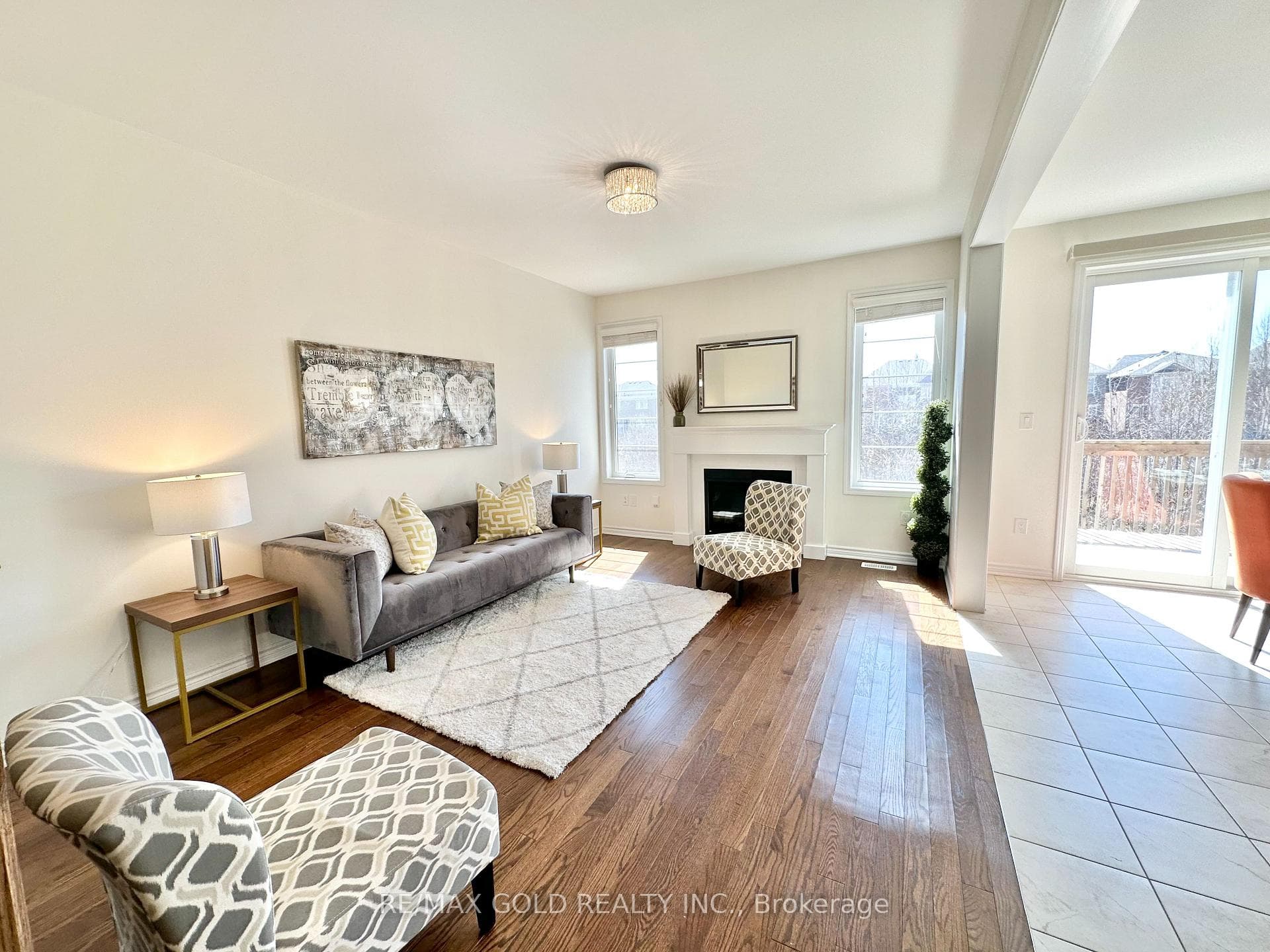 1230 Duignan Crescent photo 9