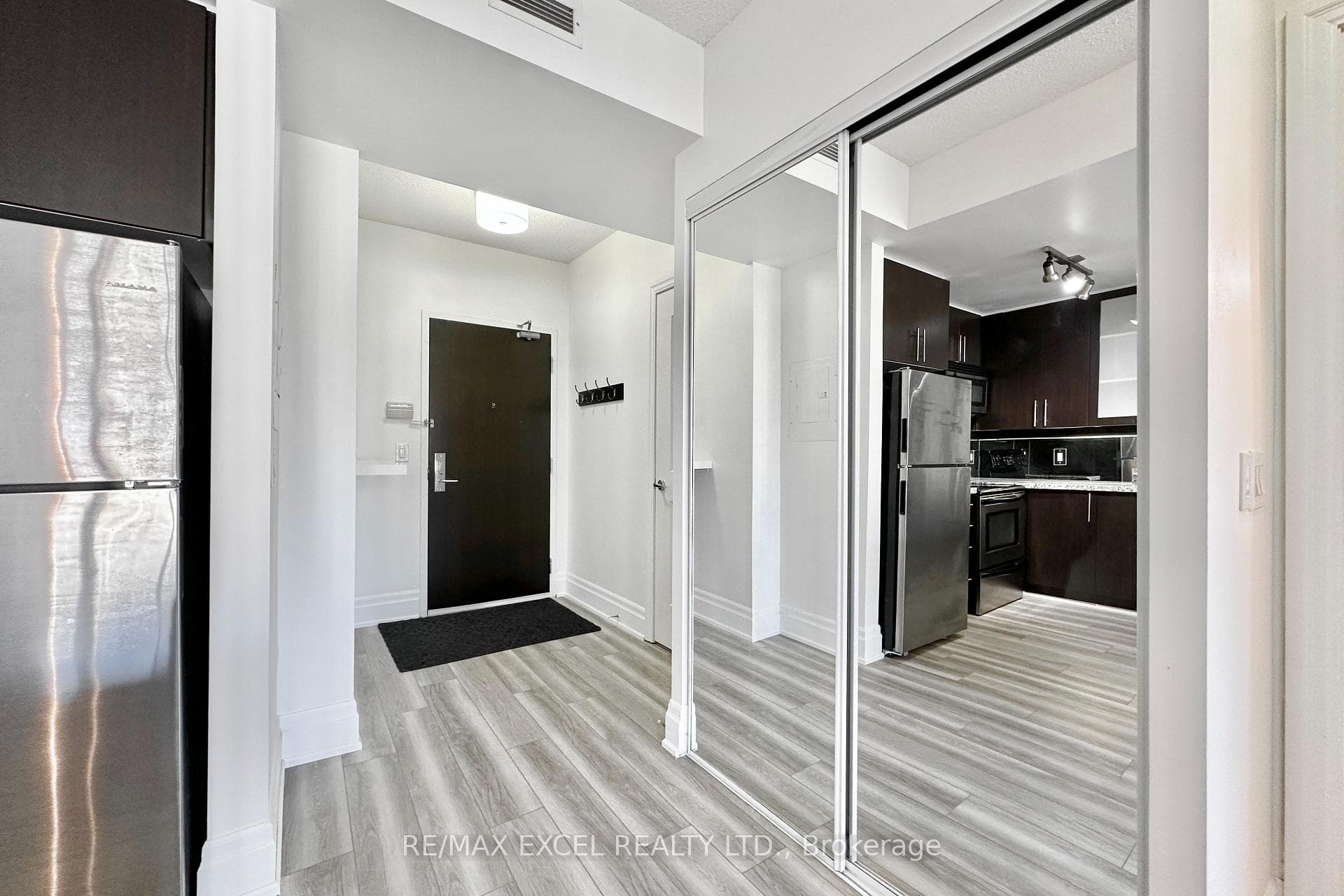 57 Upper Duke Crescent Unit 316 photo 12