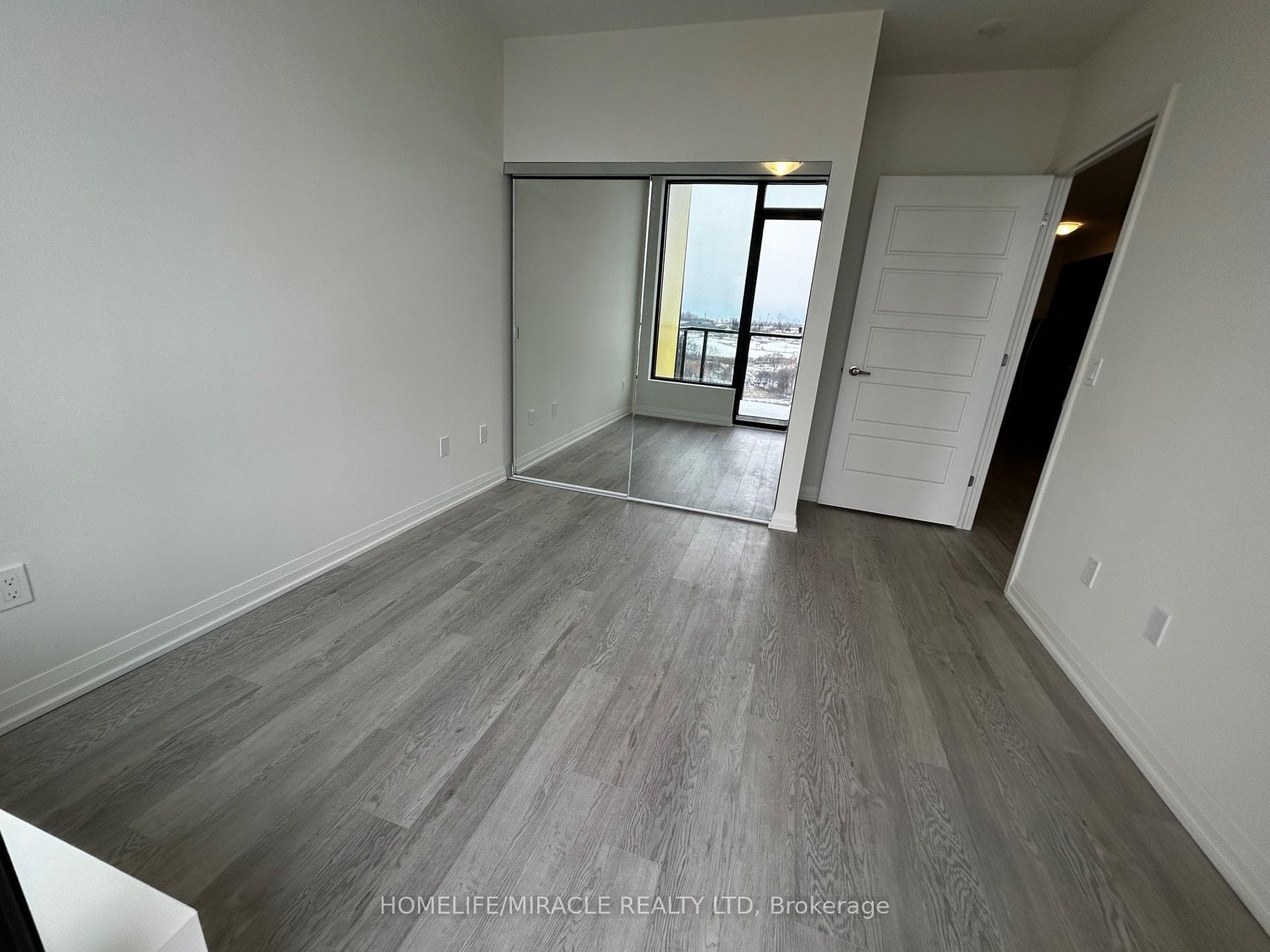 1415 Dundas Street Unit 611 photo 7