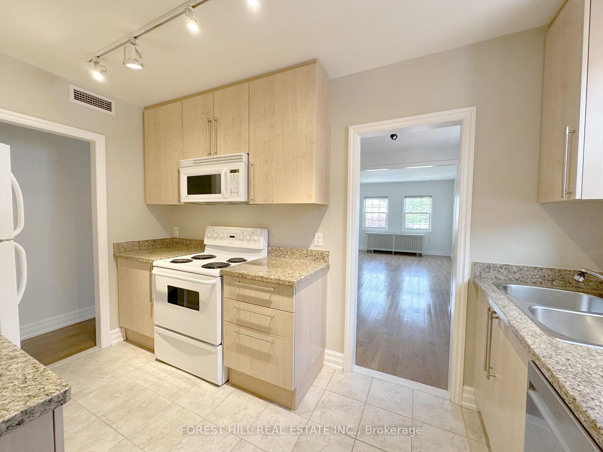 1003 Avenue Road Unit 2 (Upper) photo 9