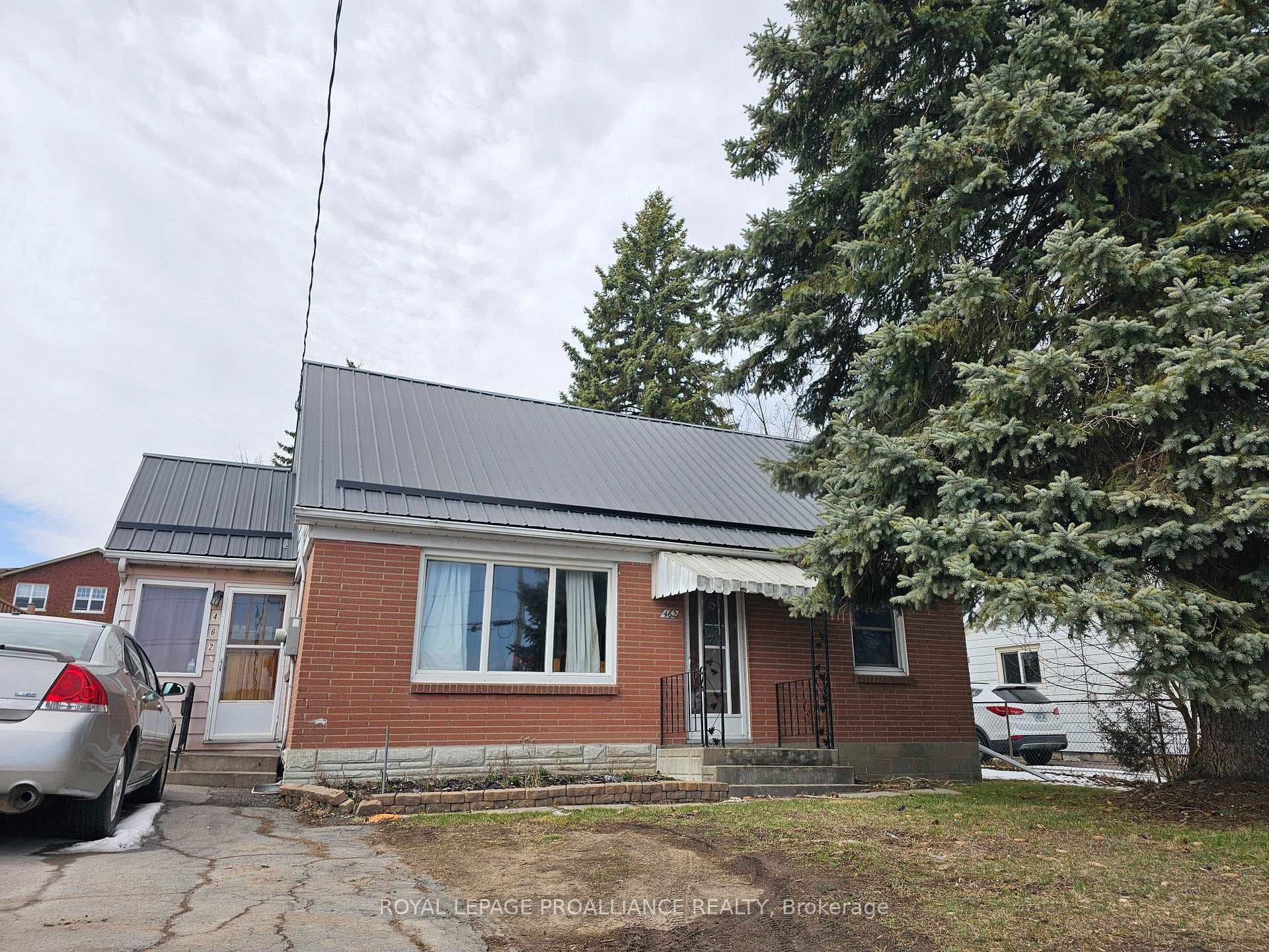 462 Sidney Street photo 1