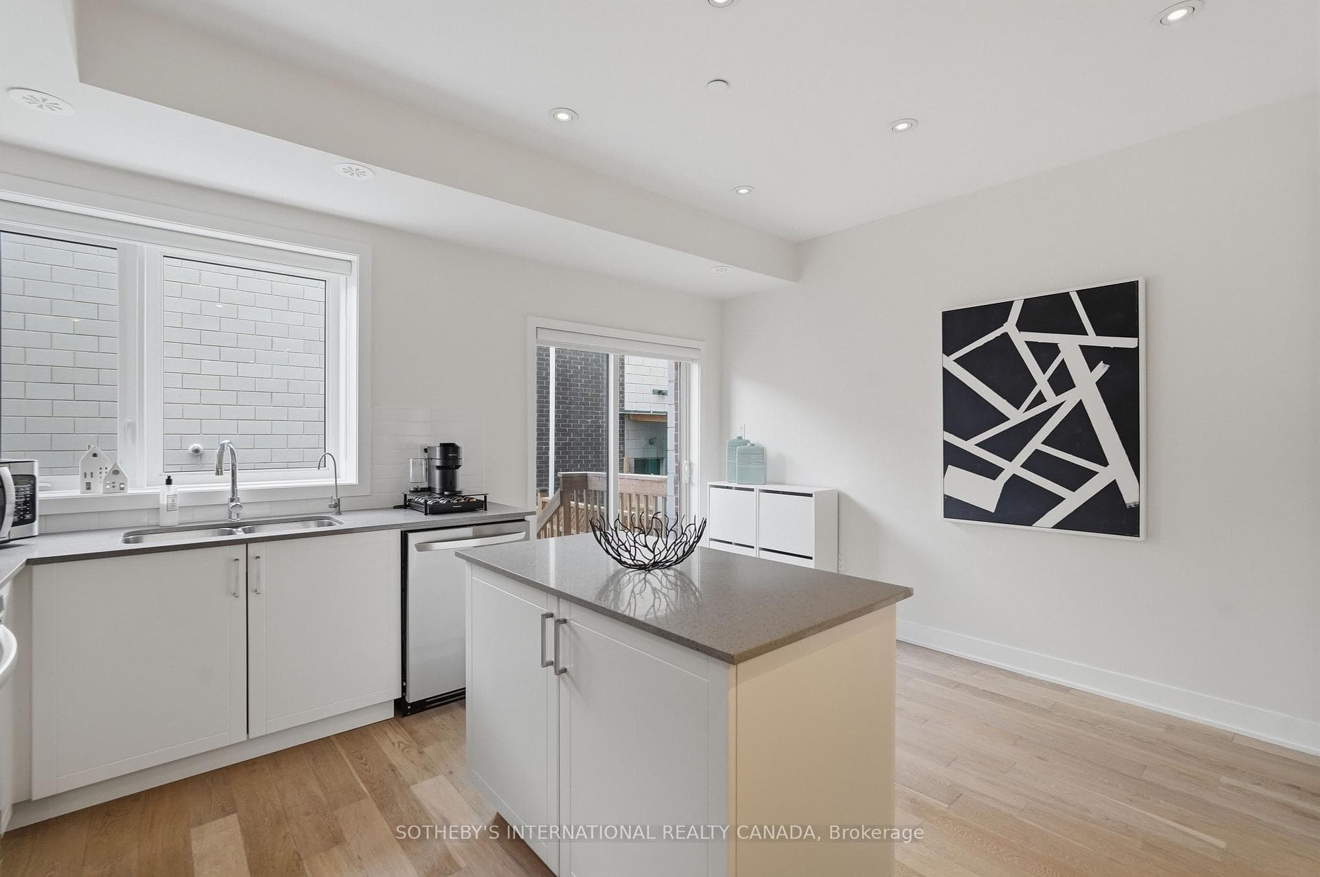 60 William Duncan Road photo 7