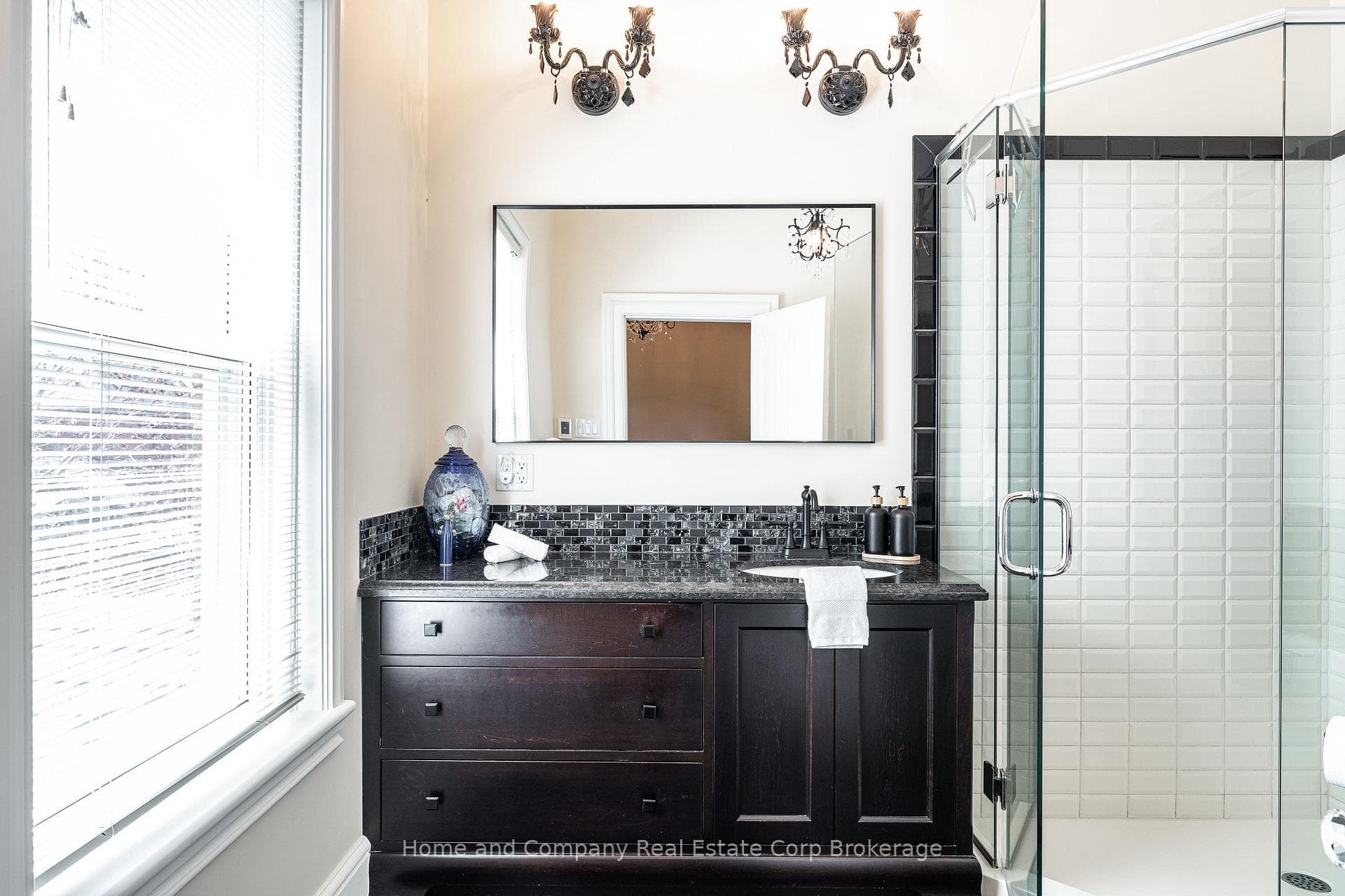 Upper Main Bath