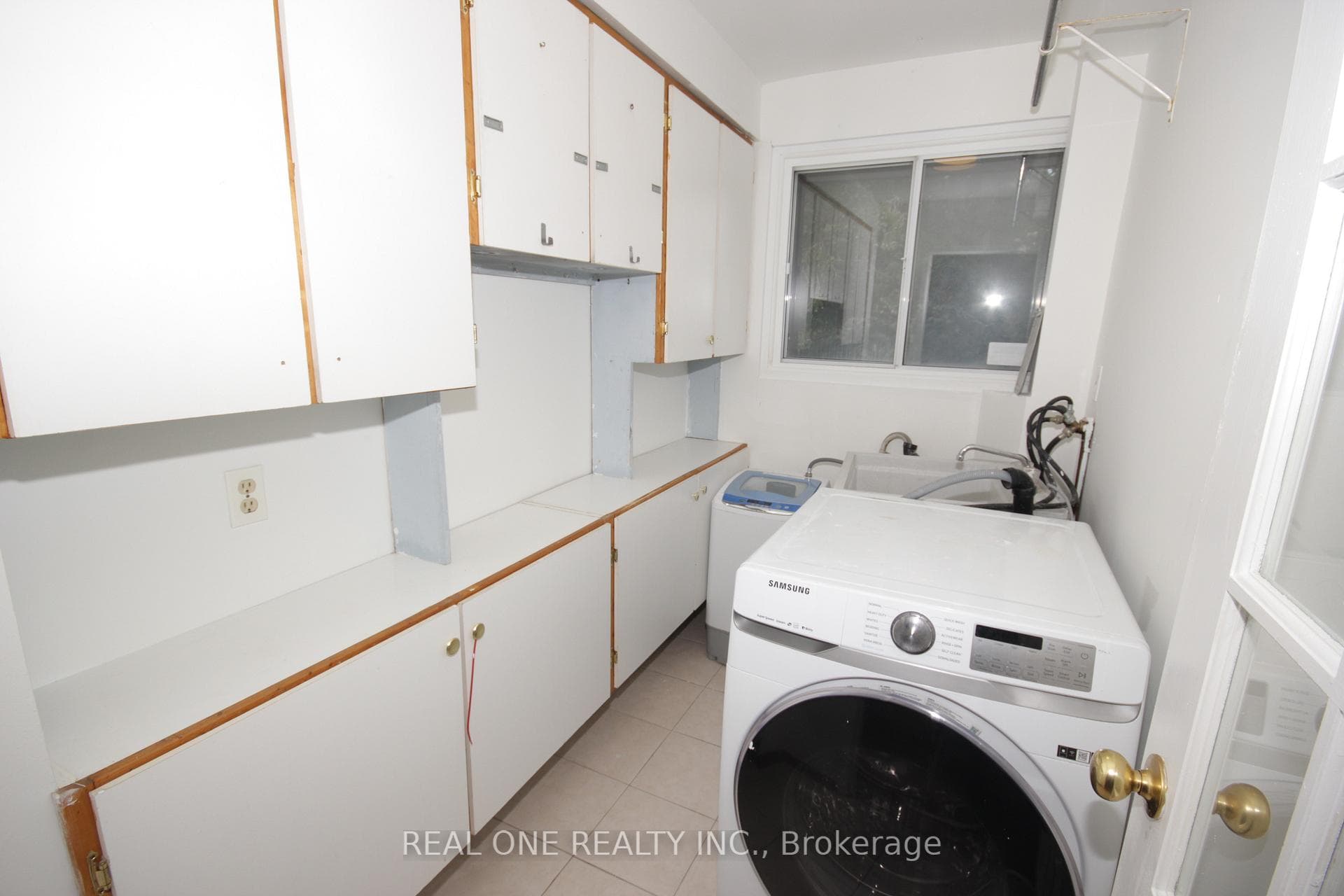 122 Beverly Glen Boulevard photo 11