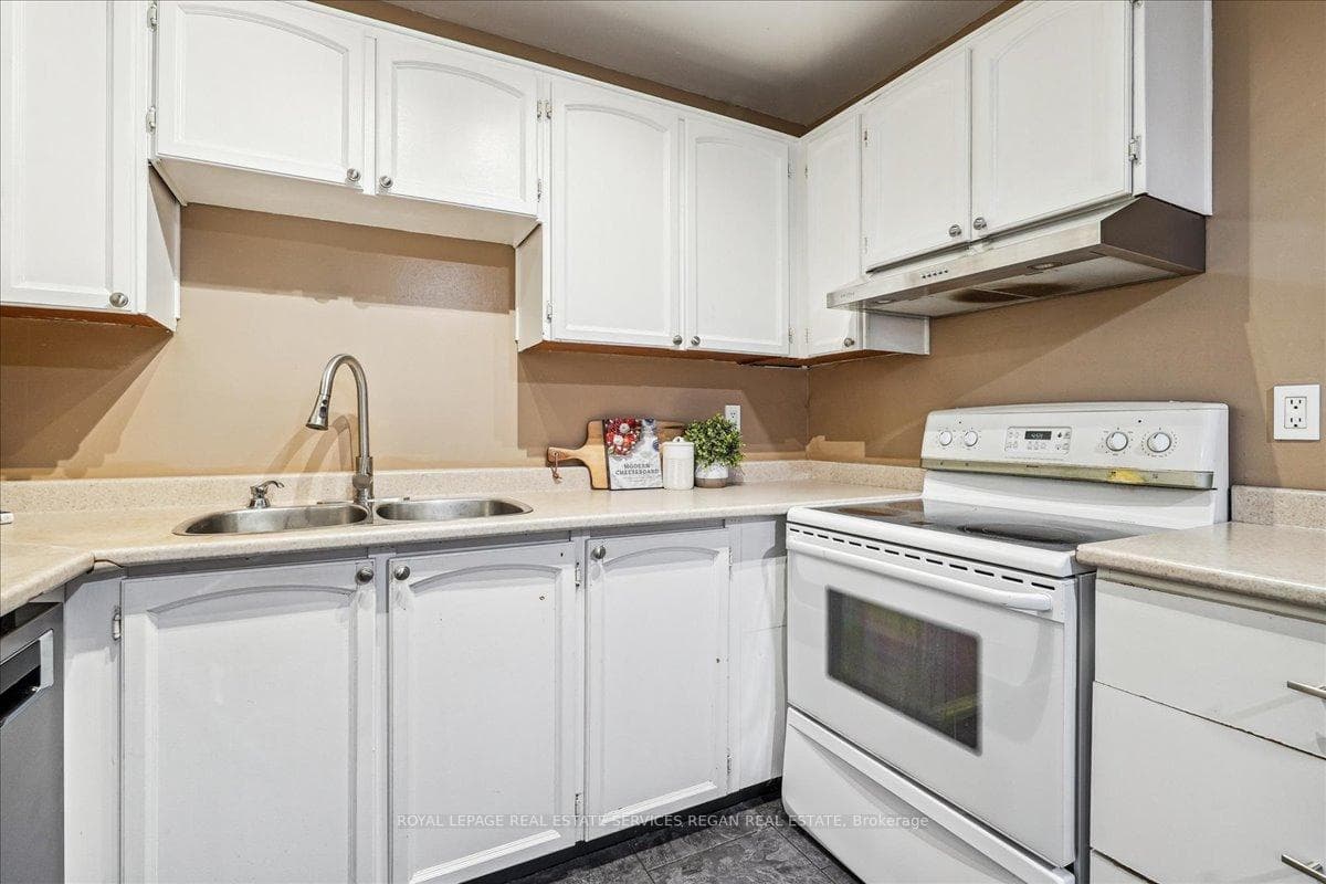 2301 Cavendish Drive Unit 143 photo 9