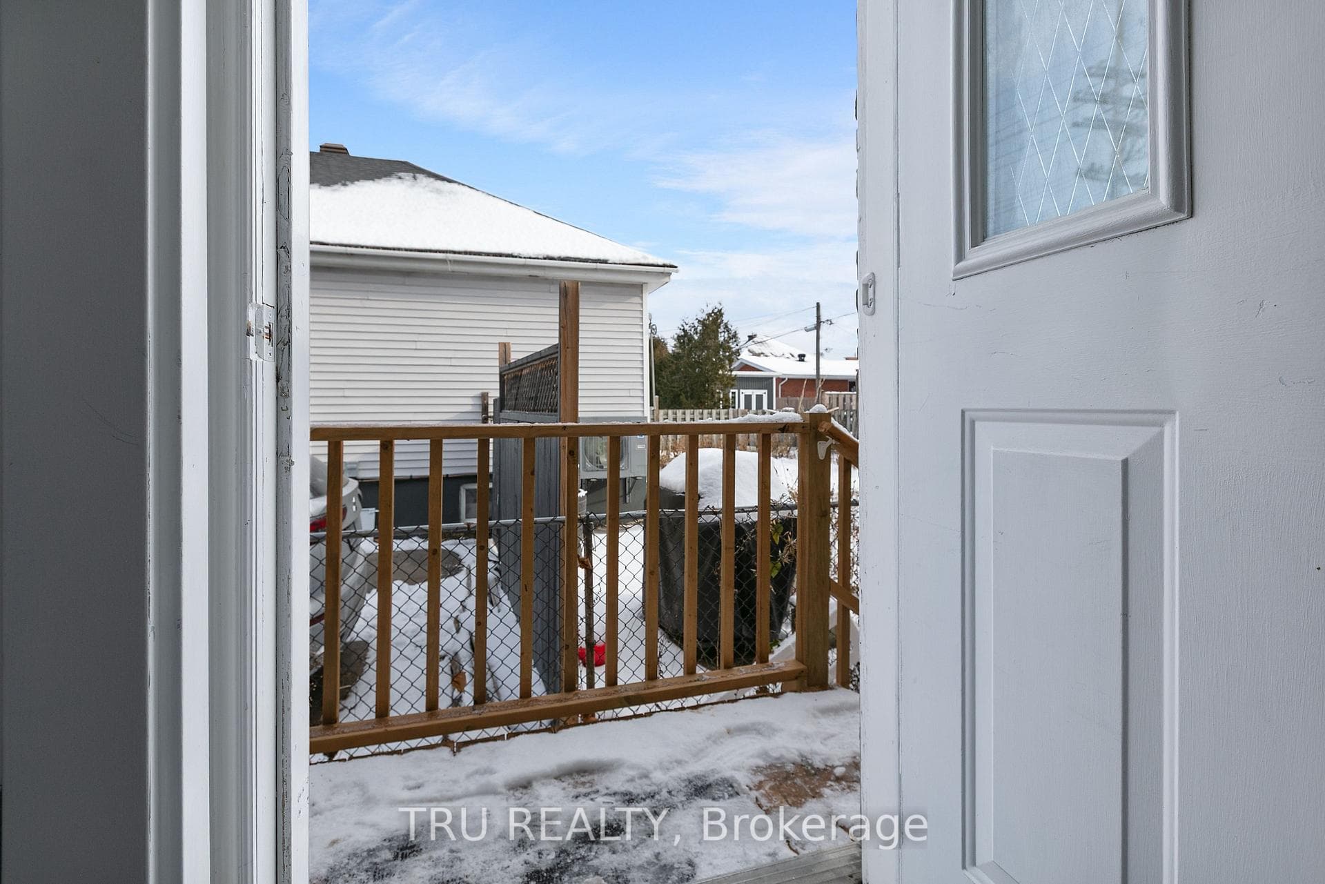1901 BANFF Avenue photo 6