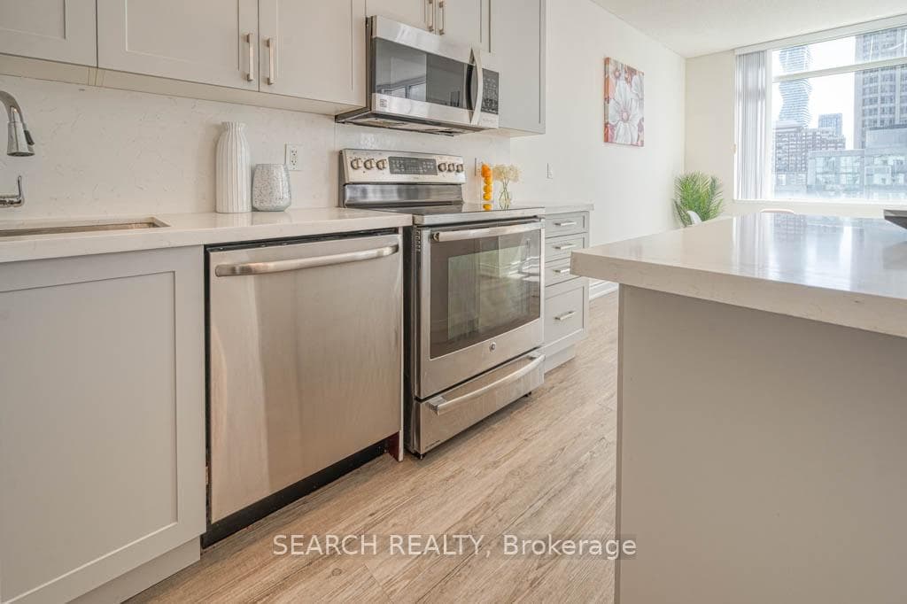 220 Burnhamthorpe Road Unit 908 photo 12