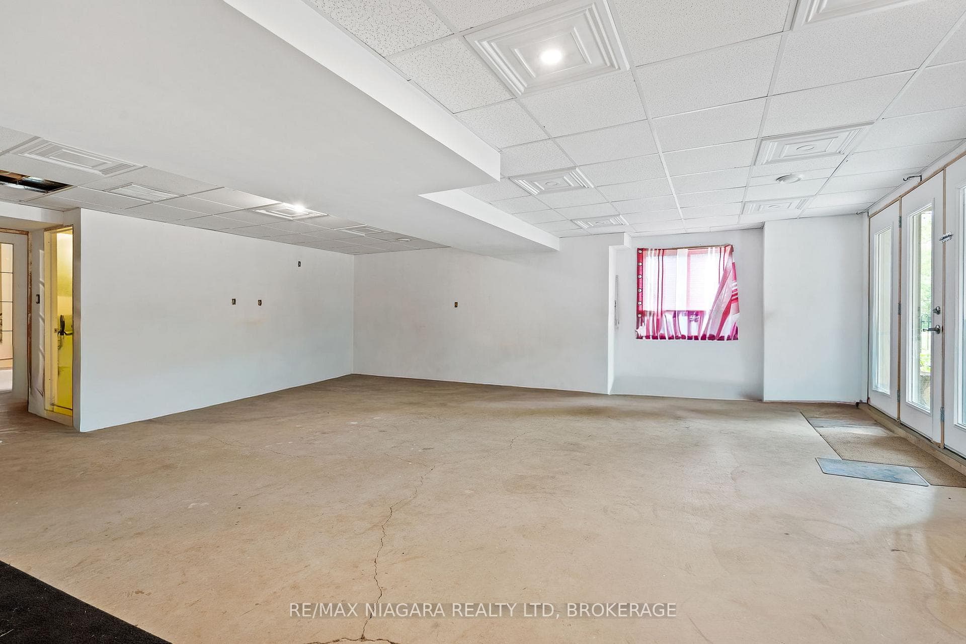 255 Lakeshore Road photo 21
